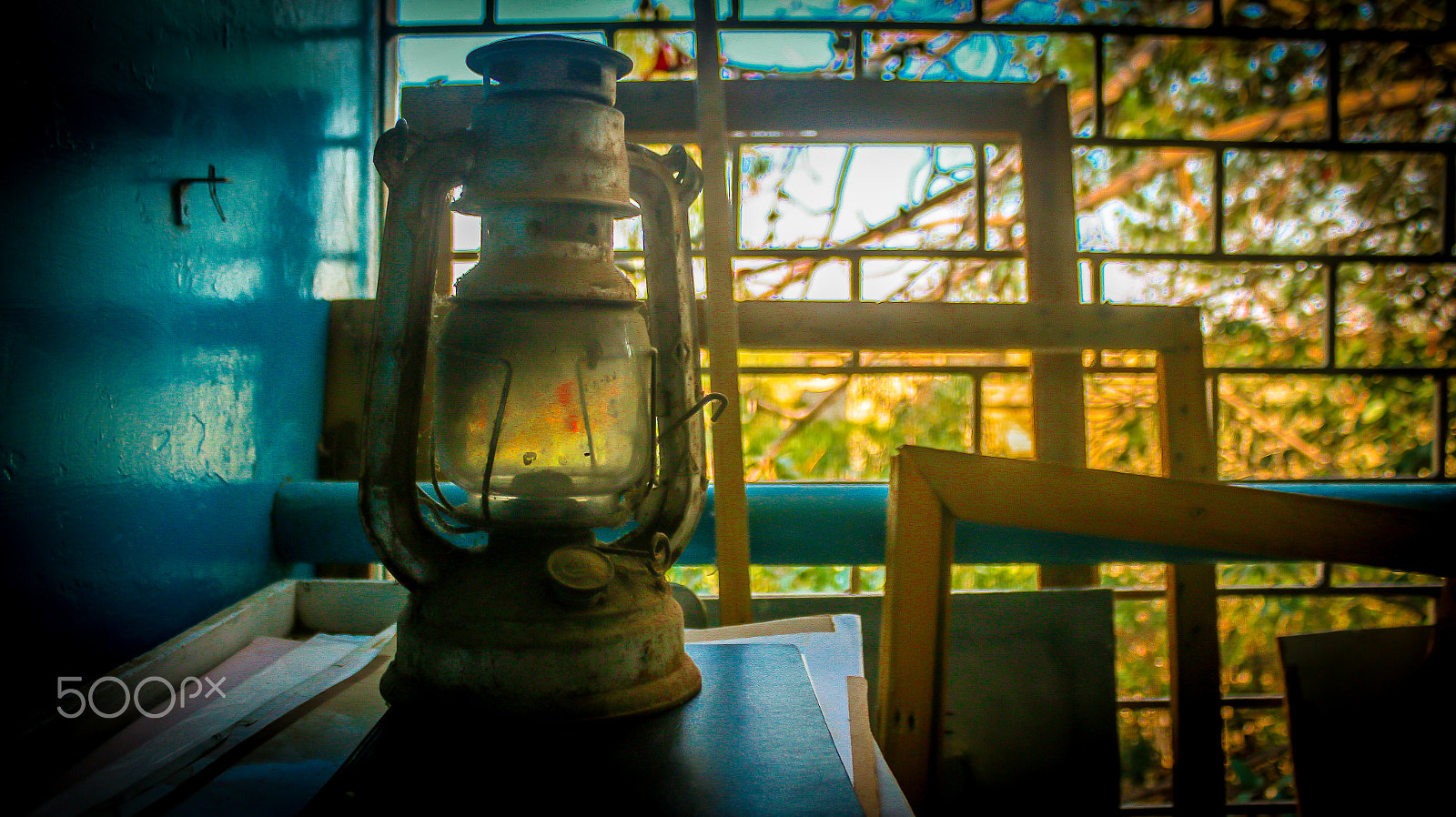 Canon EF-S 18-55mm F3.5-5.6 III sample photo. Old lantern photography
