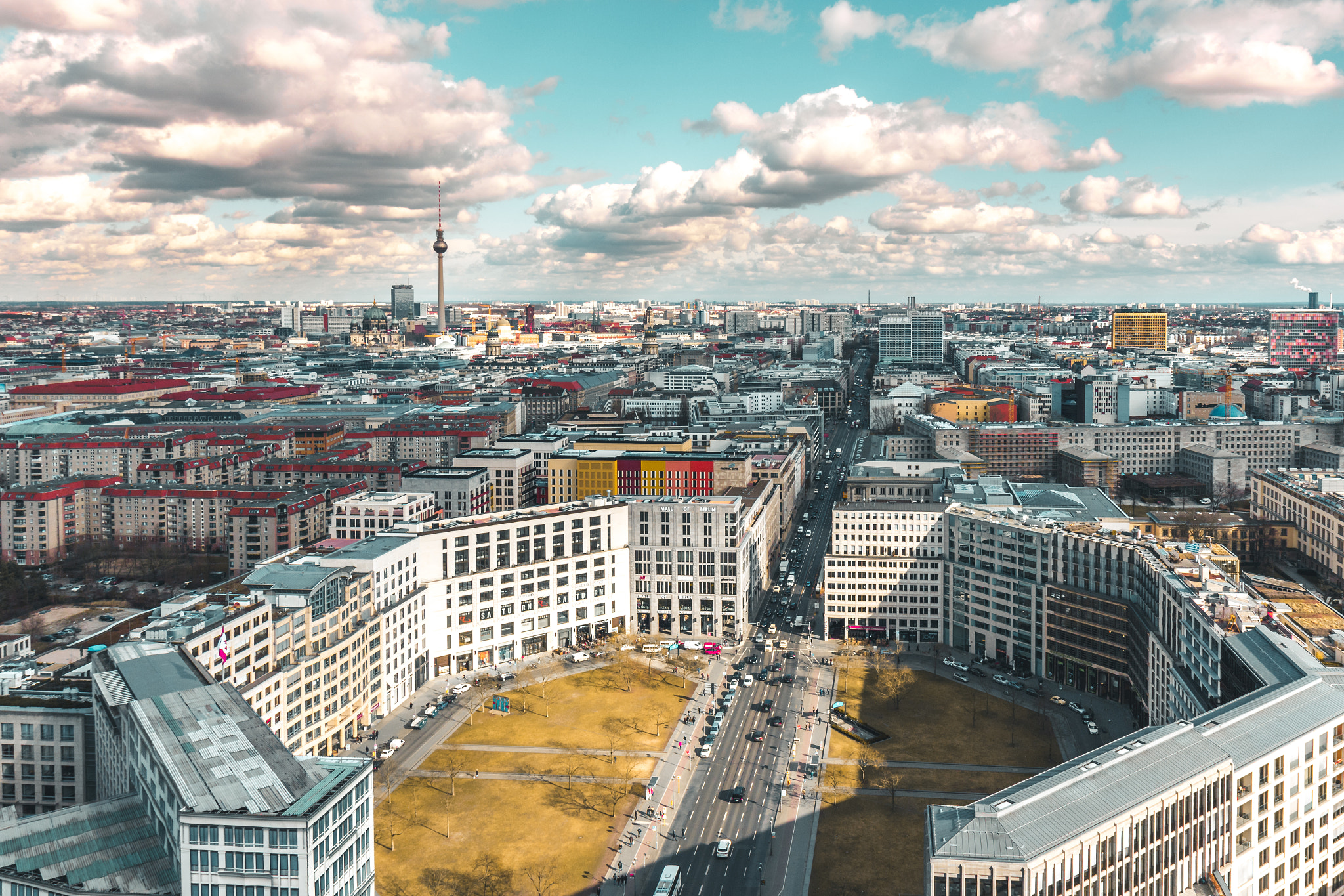 Canon EF-S 17-55mm F2.8 IS USM sample photo. Leipziger platz photography