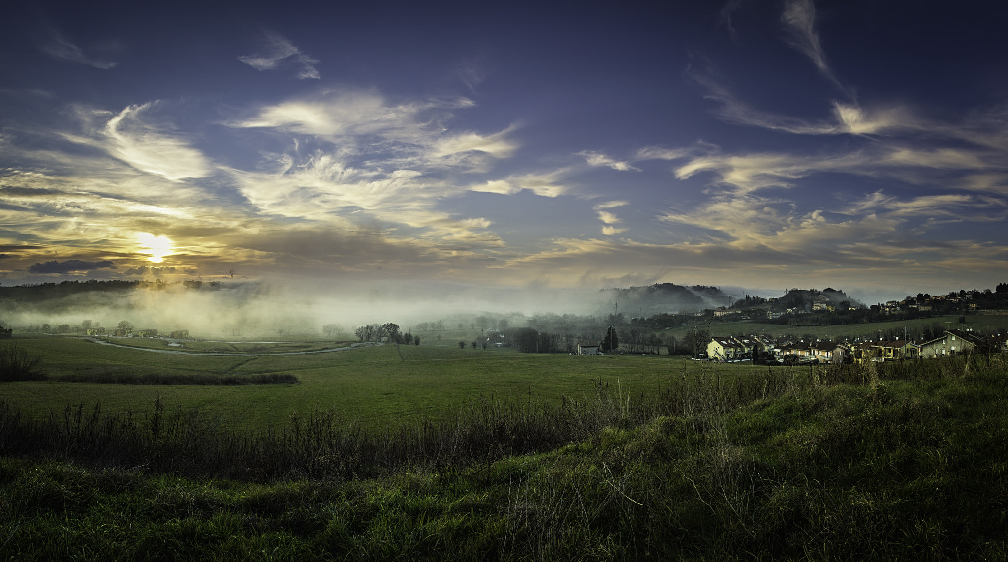 Tamron SP AF 17-50mm F2.8 XR Di II LD Aspherical (IF) sample photo. Il tramonto nella nebbia photography