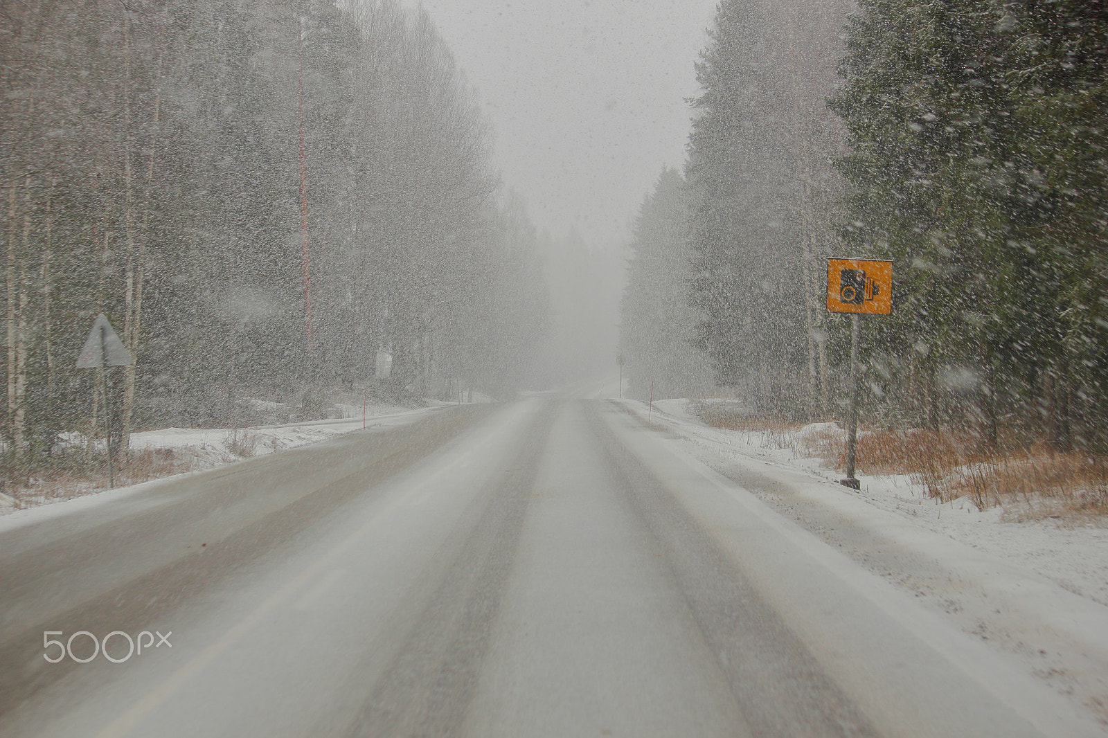 Canon EF-S 55-250mm F4-5.6 IS sample photo. Snow photography