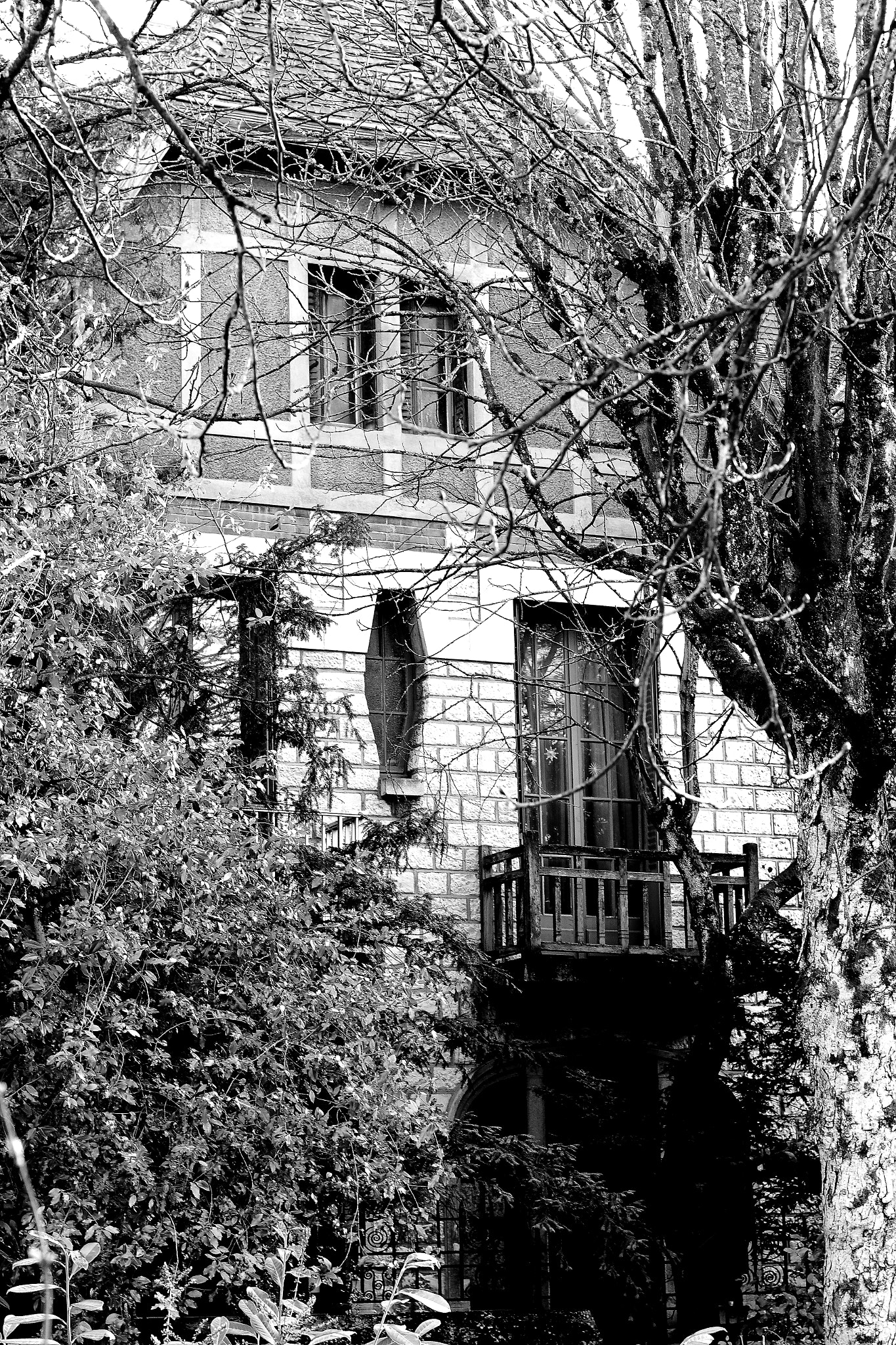 Canon EOS 100D (EOS Rebel SL1 / EOS Kiss X7) + Canon EF 50mm F1.8 STM sample photo. Maison montchapet dijon photography