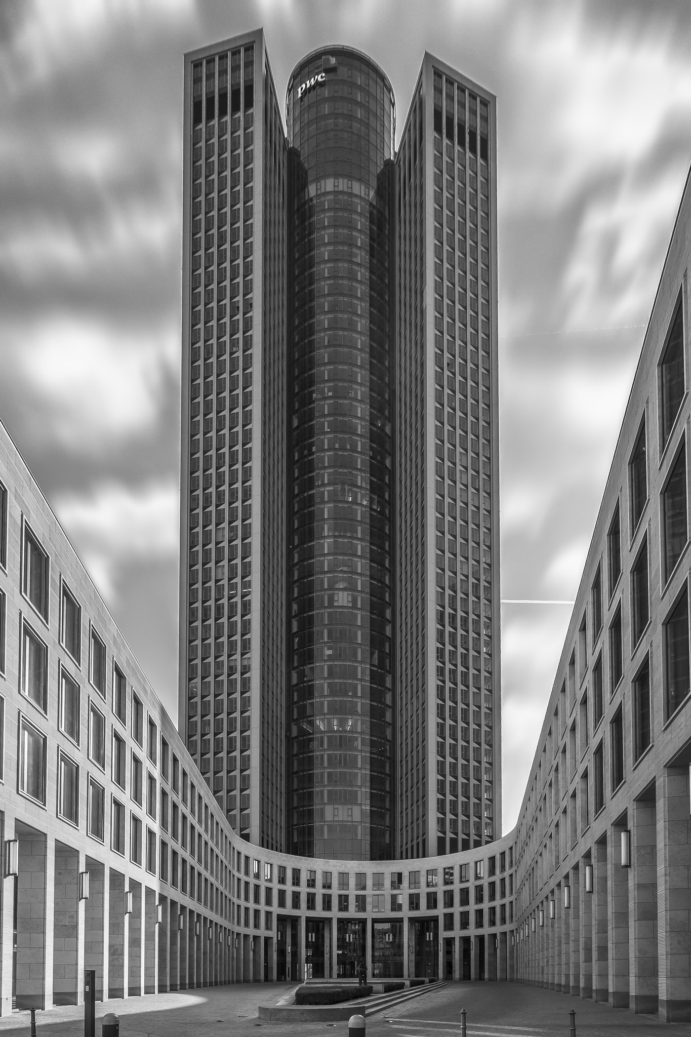 Sony a7 + Sony Vario-Tessar T* FE 16-35mm F4 ZA OSS sample photo. Frankfurt messeviertel photography