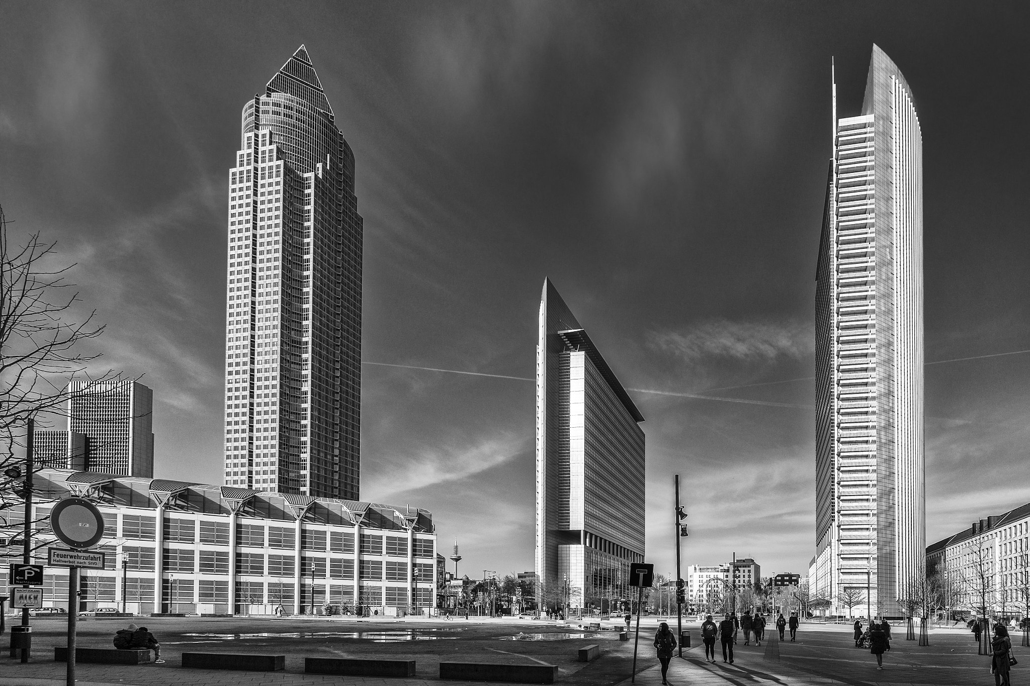 Sony a7 + Sony Vario-Tessar T* FE 16-35mm F4 ZA OSS sample photo. Frankfurt messeviertel photography