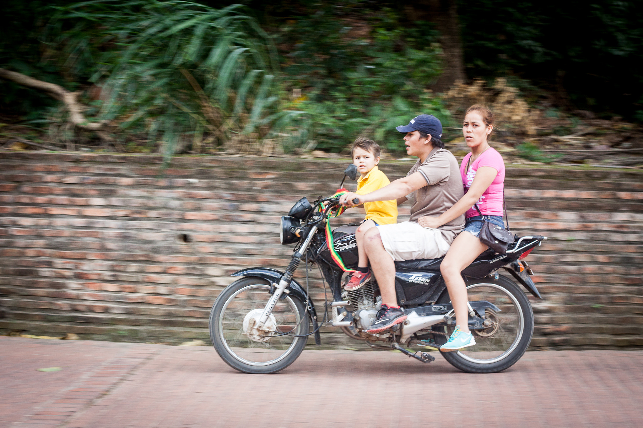 Canon EOS 50D + Canon EF 50mm F1.8 II sample photo. Santa cruz, bolivia photography