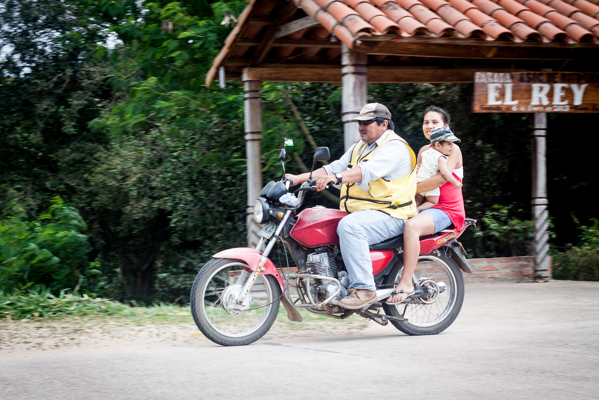 Canon EOS 50D + Canon EF 50mm F1.8 II sample photo. Santa cruz, bolivia photography