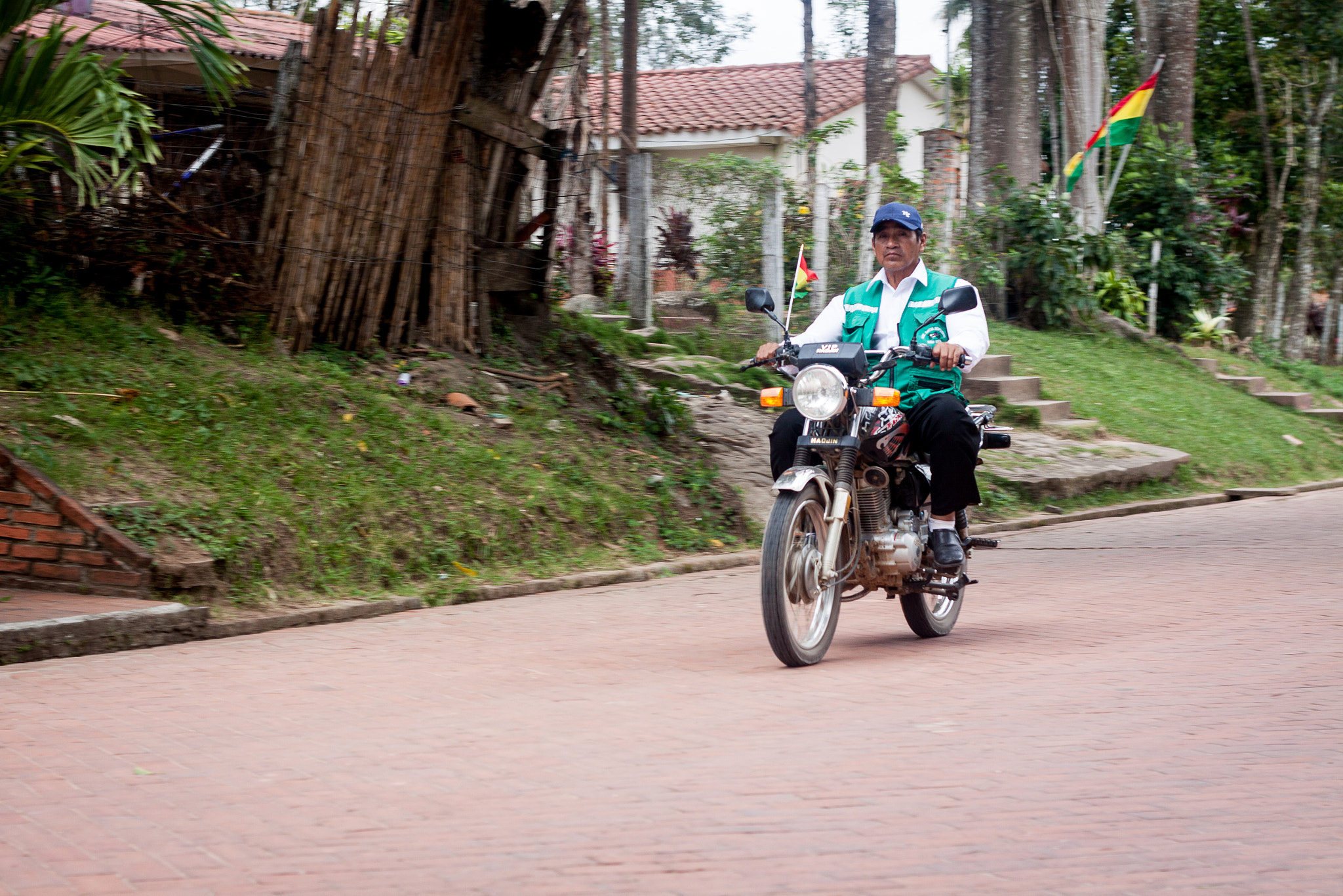 Canon EOS 50D + Canon EF 50mm F1.8 II sample photo. Santa cruz, bolivia photography