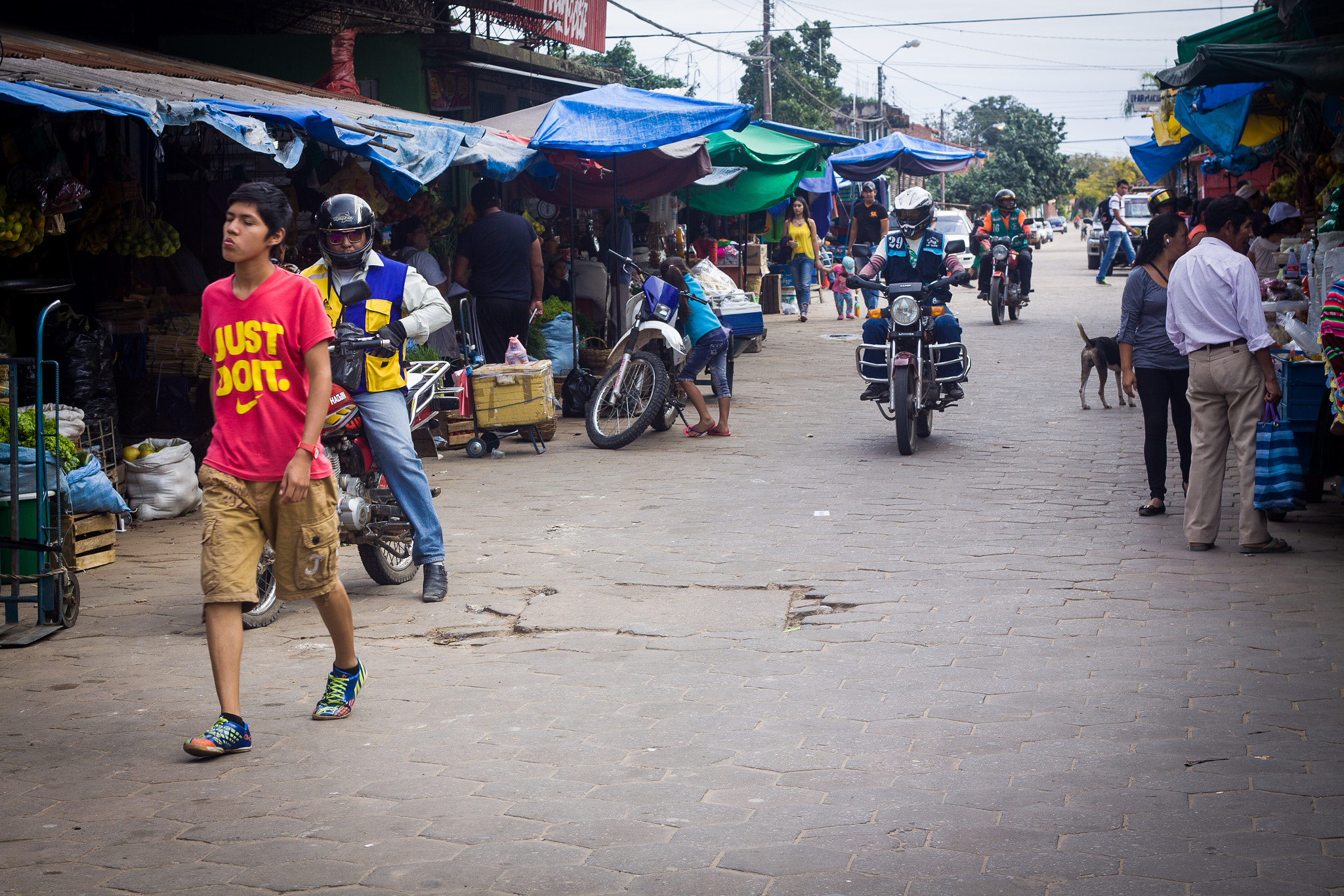 Canon EOS 50D + Canon EF 50mm F1.8 II sample photo. Santa cruz, bolivia photography