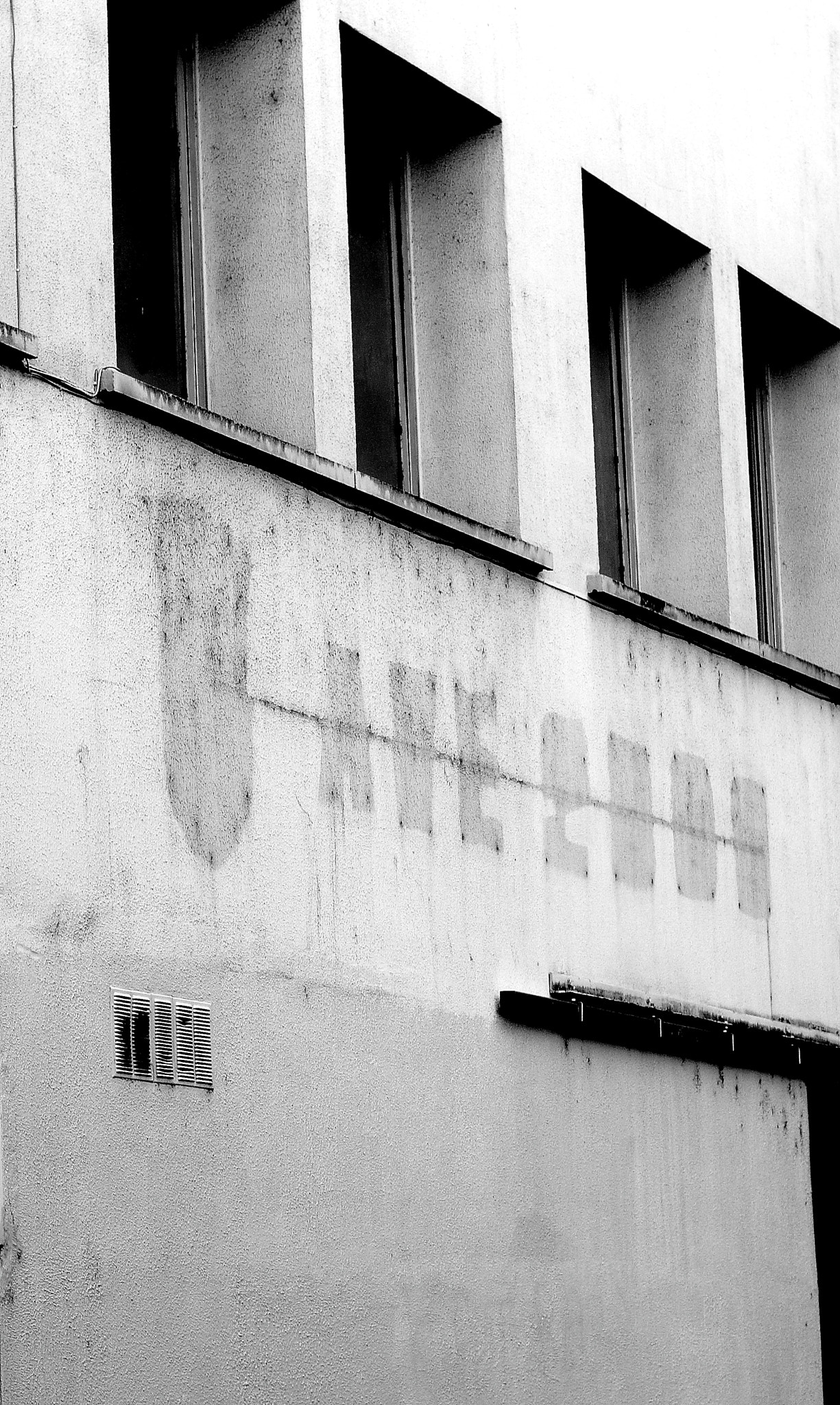 Canon EOS 100D (EOS Rebel SL1 / EOS Kiss X7) + Canon EF 50mm F1.8 STM sample photo. Enseigne place du marche dijon photography