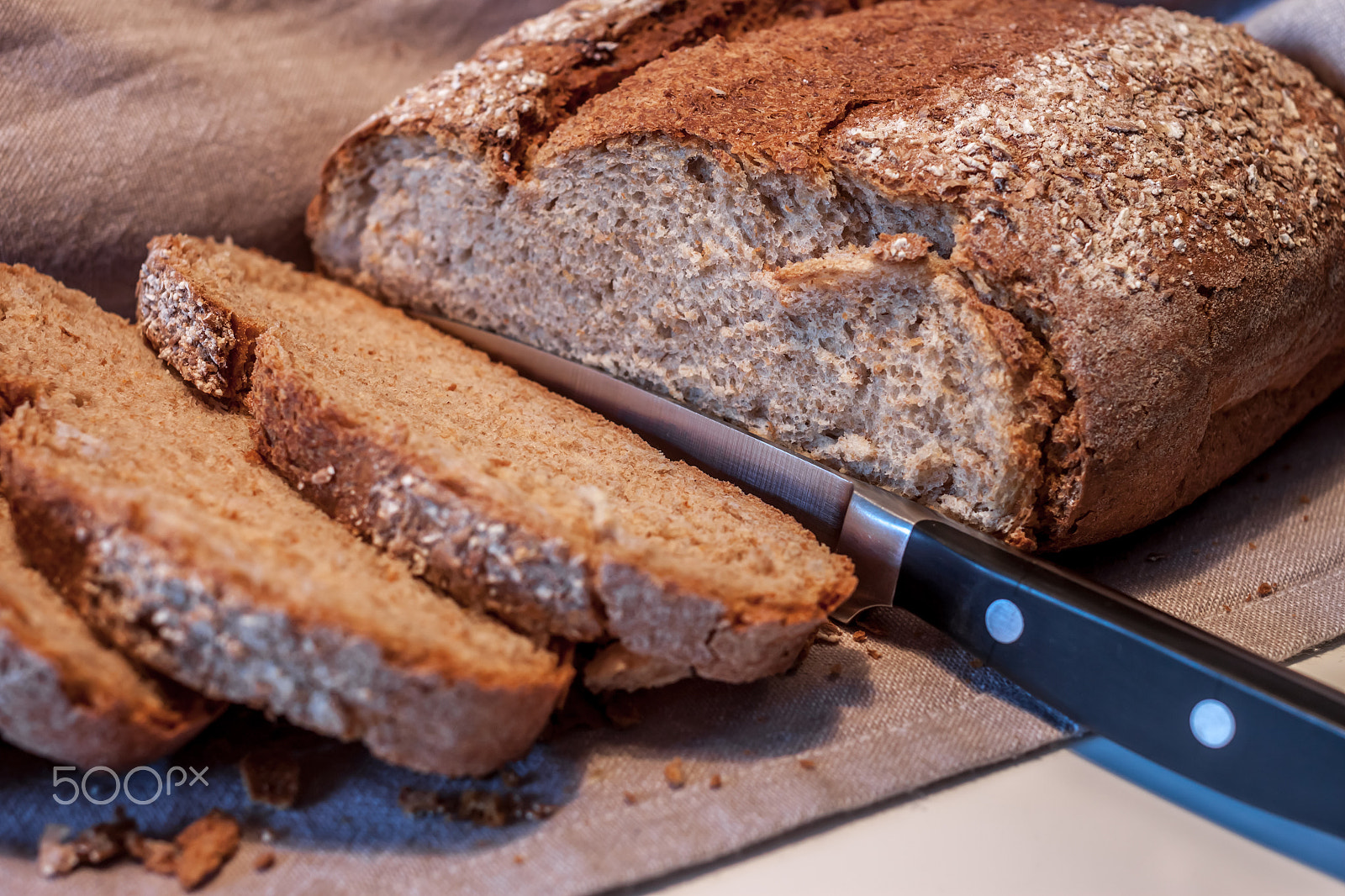 Canon EOS 500D (EOS Rebel T1i / EOS Kiss X3) + Canon EF 40mm F2.8 STM sample photo. Fresh bread cut by knife photography