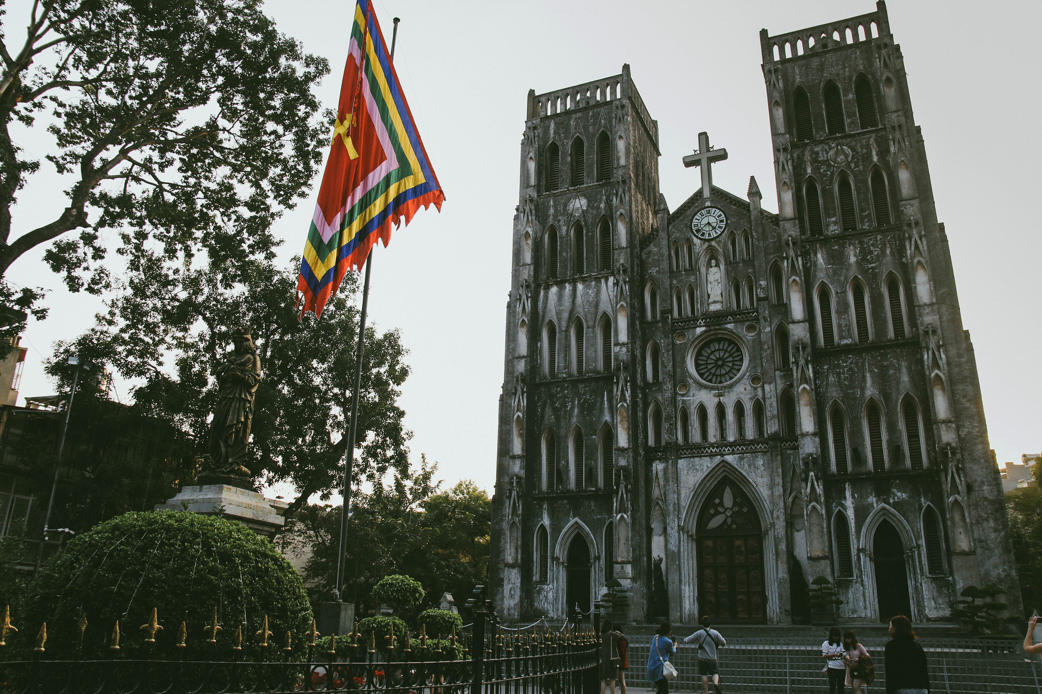 Canon EOS 600D (Rebel EOS T3i / EOS Kiss X5) sample photo. St. joseph's cathedral photography