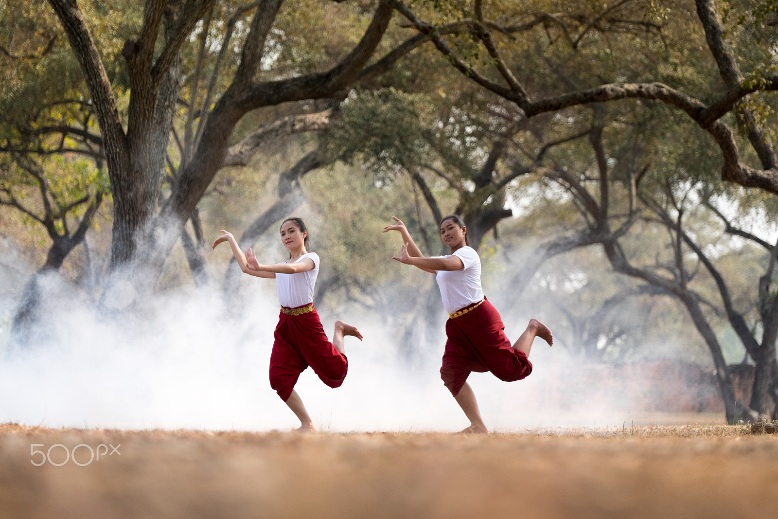 Fujifilm X-T1 + Fujifilm XF 50-140mm F2.8 R LM OIS WR sample photo. Practice in a traditional thai dance photography