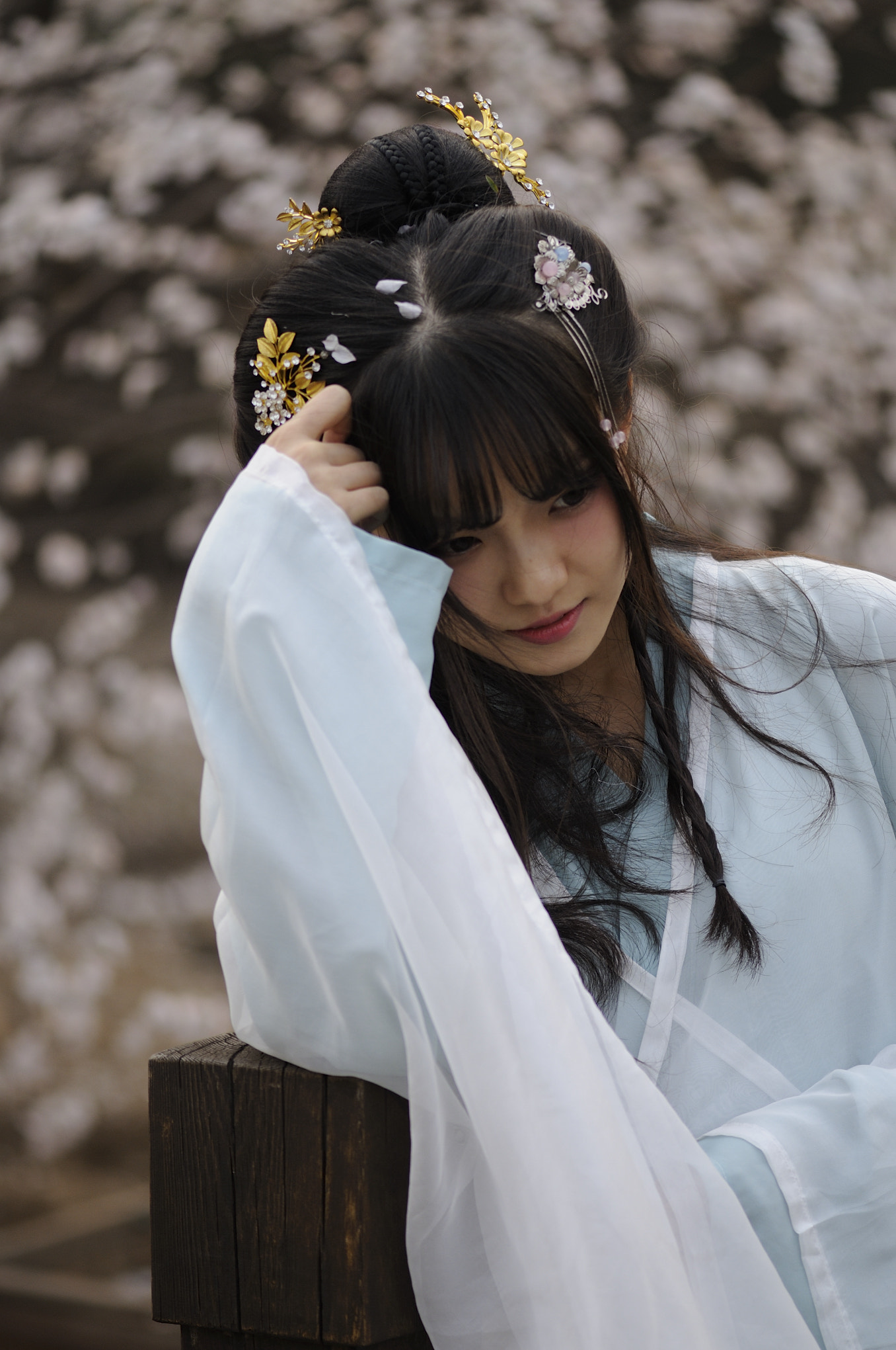 Nikon AF-S Micro-Nikkor 105mm F2.8G IF-ED VR sample photo. Cute girl looks like the peach flower photography