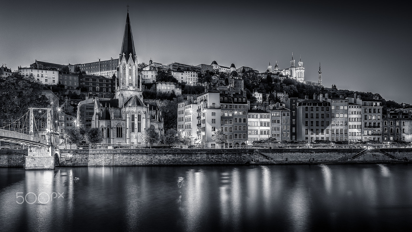 Canon EOS 70D sample photo. St-georges district at lyon in b/w photography