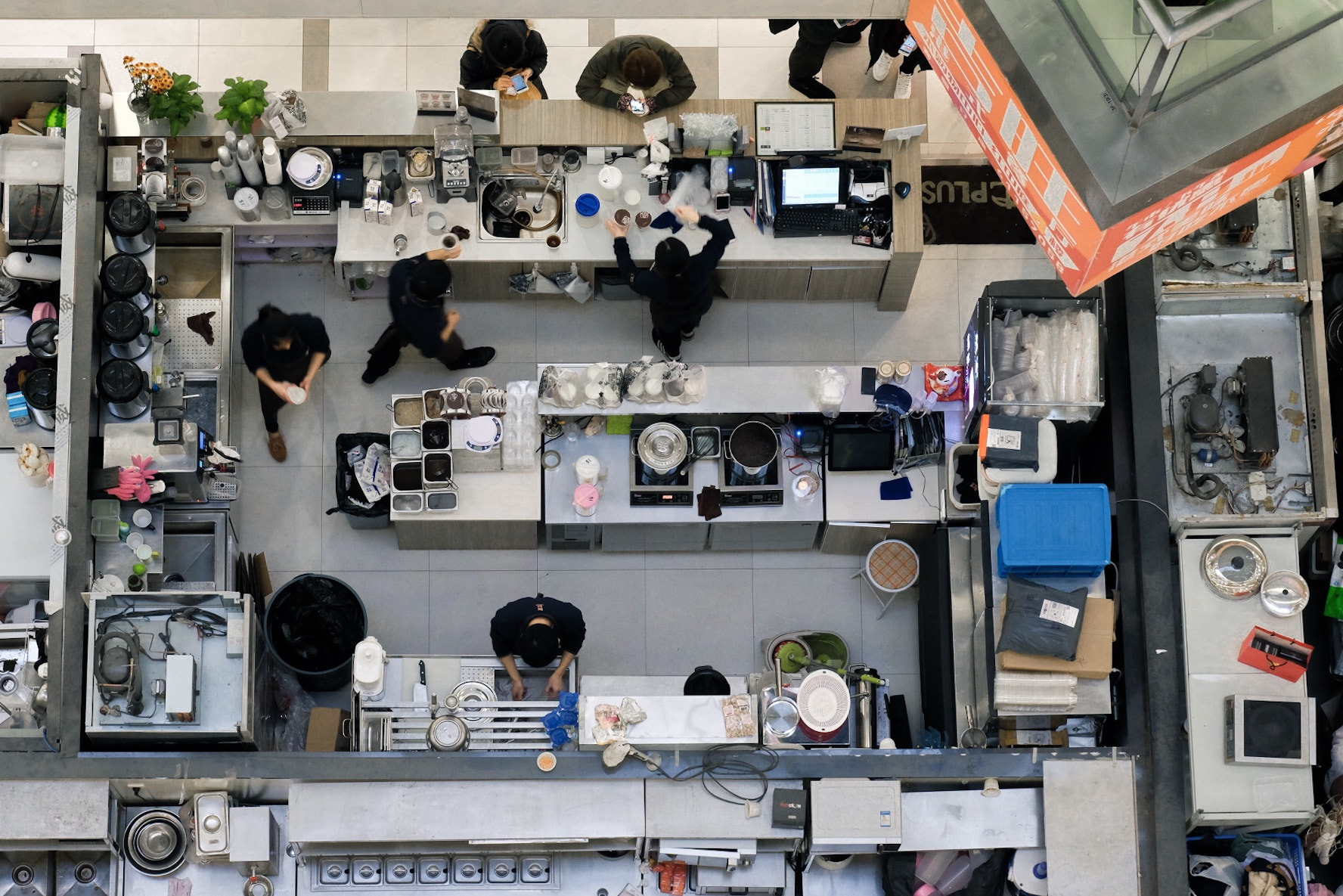 Fujifilm X-T10 + Fujifilm XC 50-230mm F4.5-6.7 OIS II sample photo. Anatomy of a milk tea shop in shanghai photography