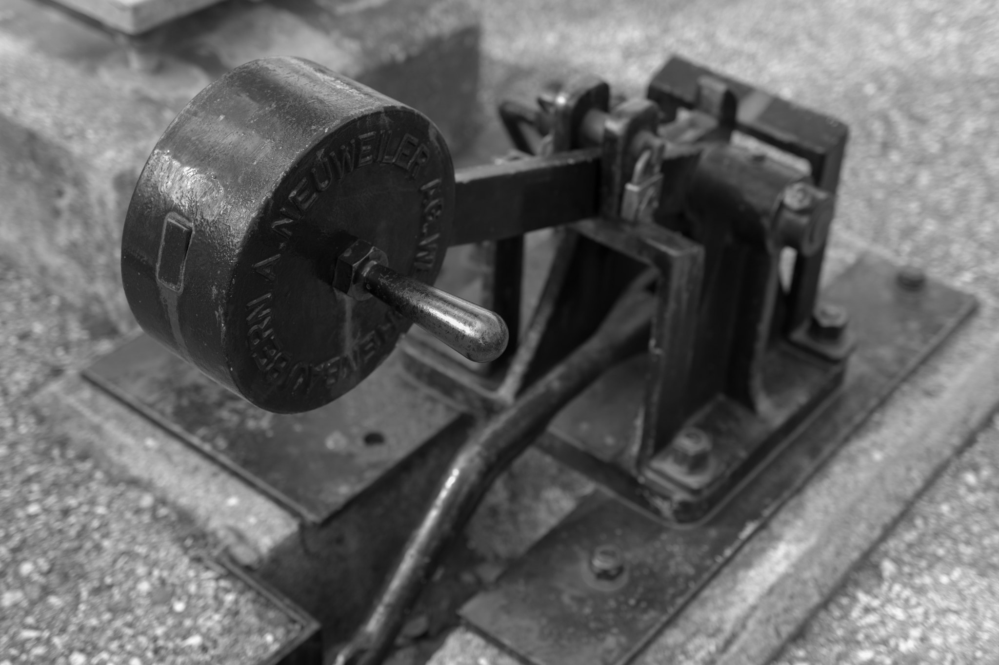 Canon EF 35mm F2 IS USM sample photo. Intragna railway switch photography