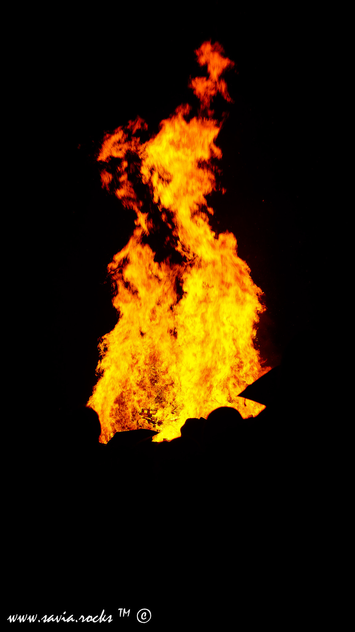 Sony DT 18-70mm F3.5-5.6 sample photo. Energy of fire photography