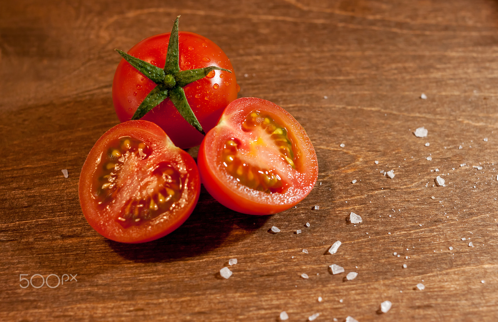 Canon EOS 500D (EOS Rebel T1i / EOS Kiss X3) + Canon EF 40mm F2.8 STM sample photo. Fresh ripe cherry tomatoes on wooden background photography