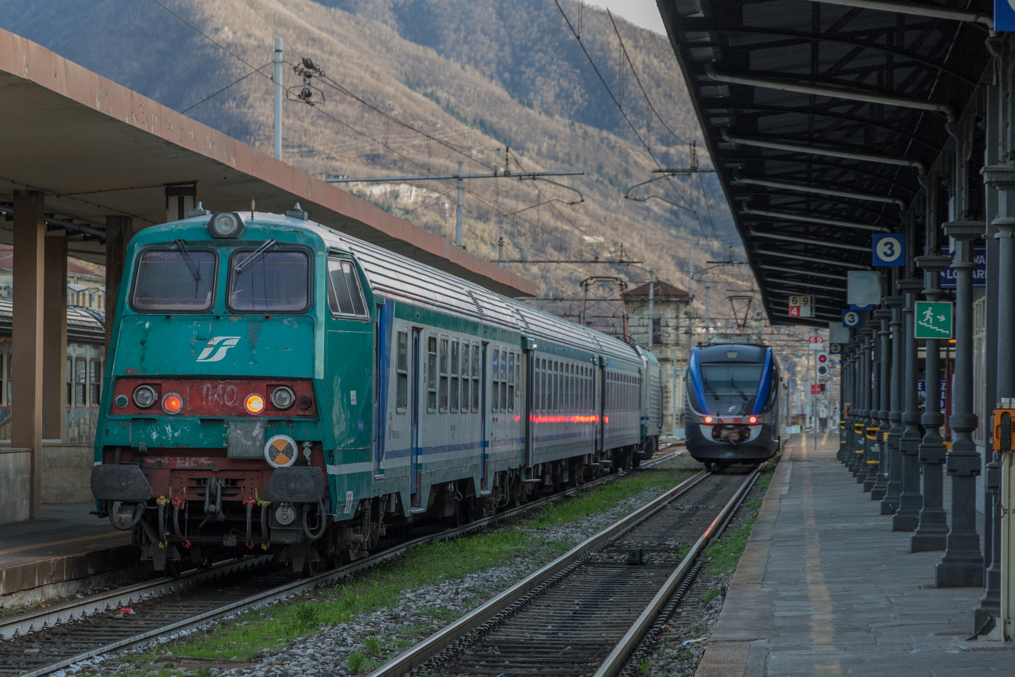 Canon EOS 7D Mark II + Canon EF-S 15-85mm F3.5-5.6 IS USM sample photo. Old and new train in italy photography