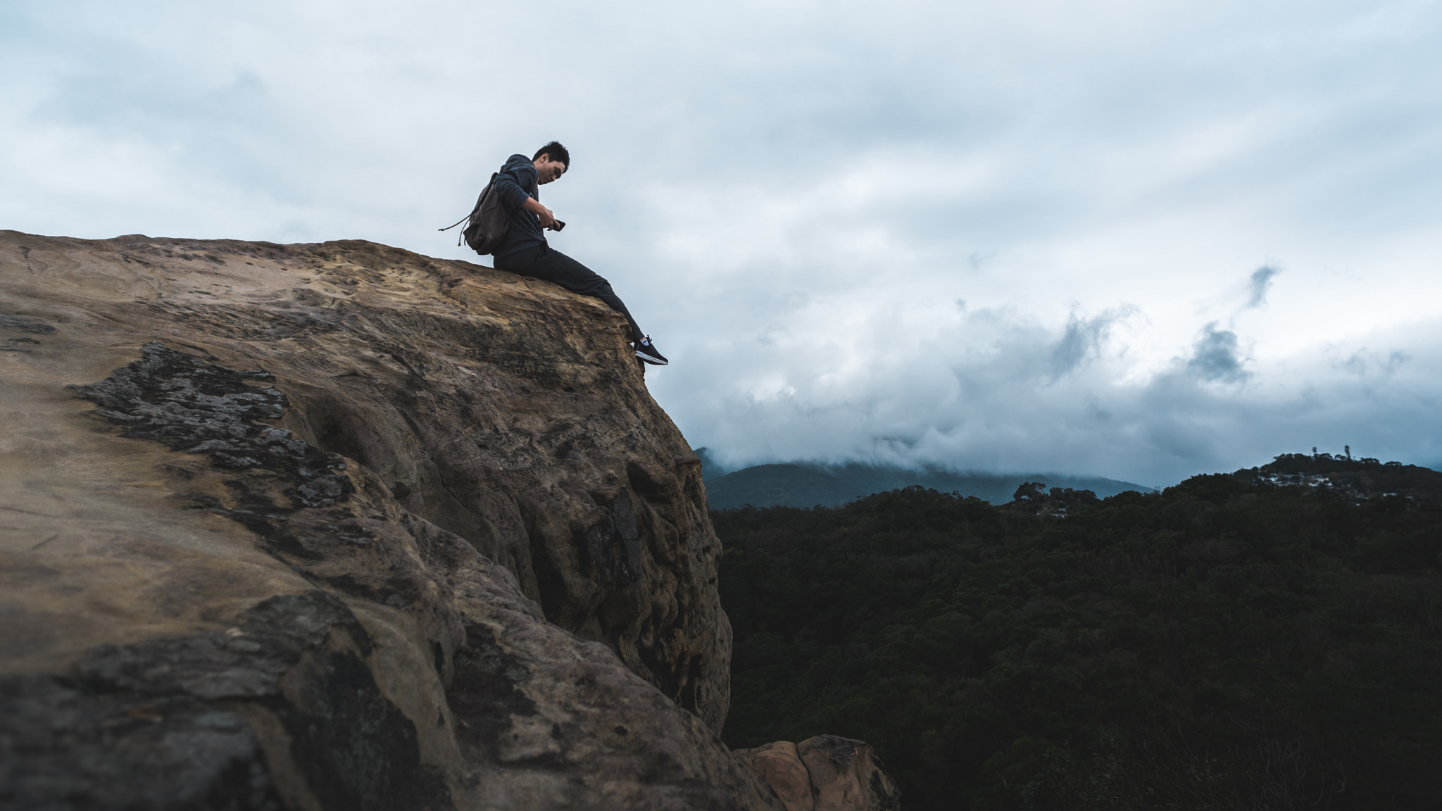 Nikon AF Nikkor 24mm F2.8D sample photo. On the edge. photography