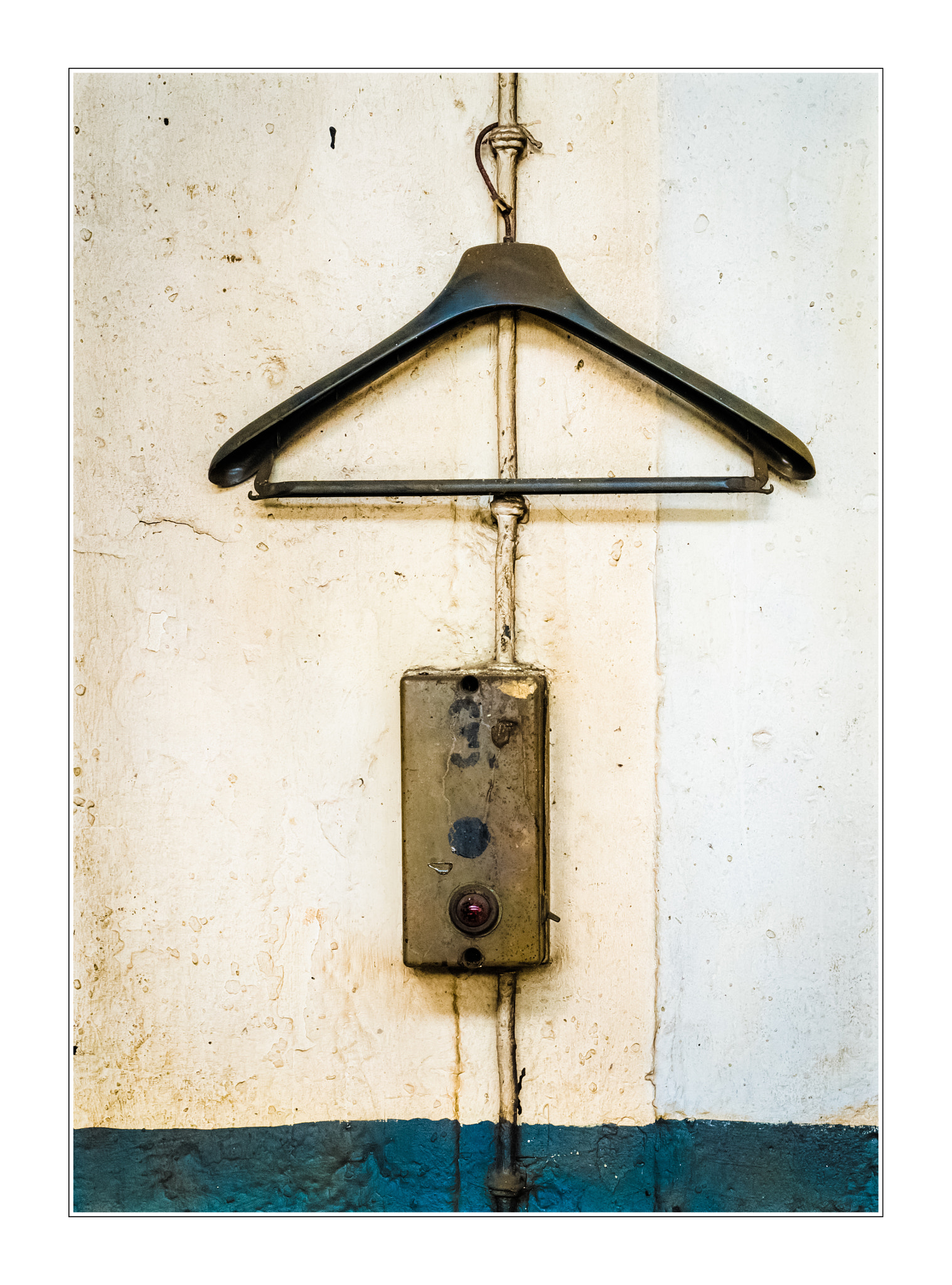 Pentax K-30 sample photo. Forgotten clothes hanger photography