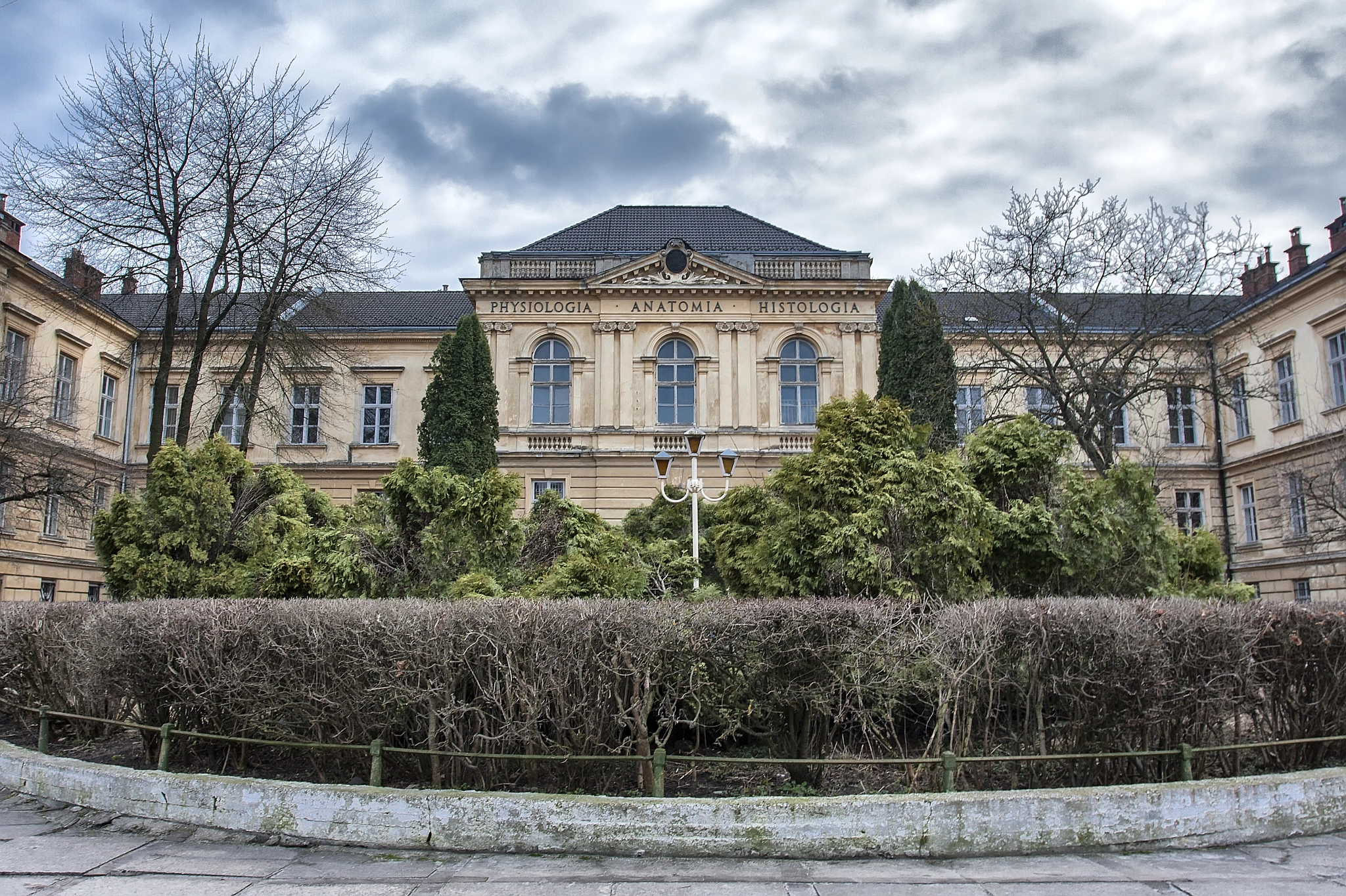 Canon EOS 40D + Canon EF 17-40mm F4L USM sample photo. Old medical university photography