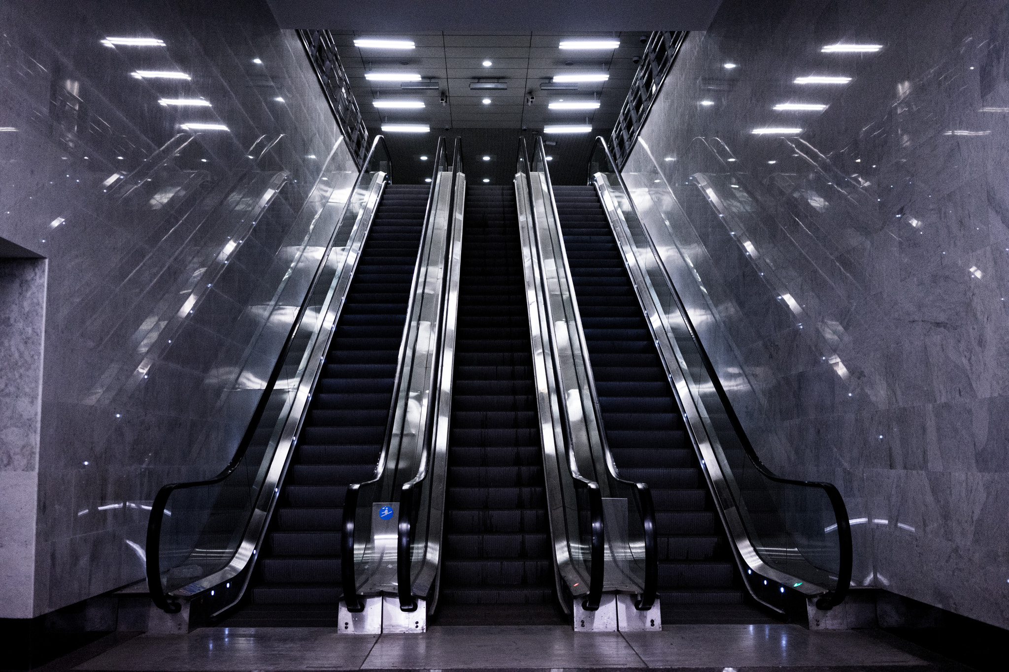 Sony a7 II + Sony Sonnar T* FE 35mm F2.8 ZA sample photo. Light stairway photography