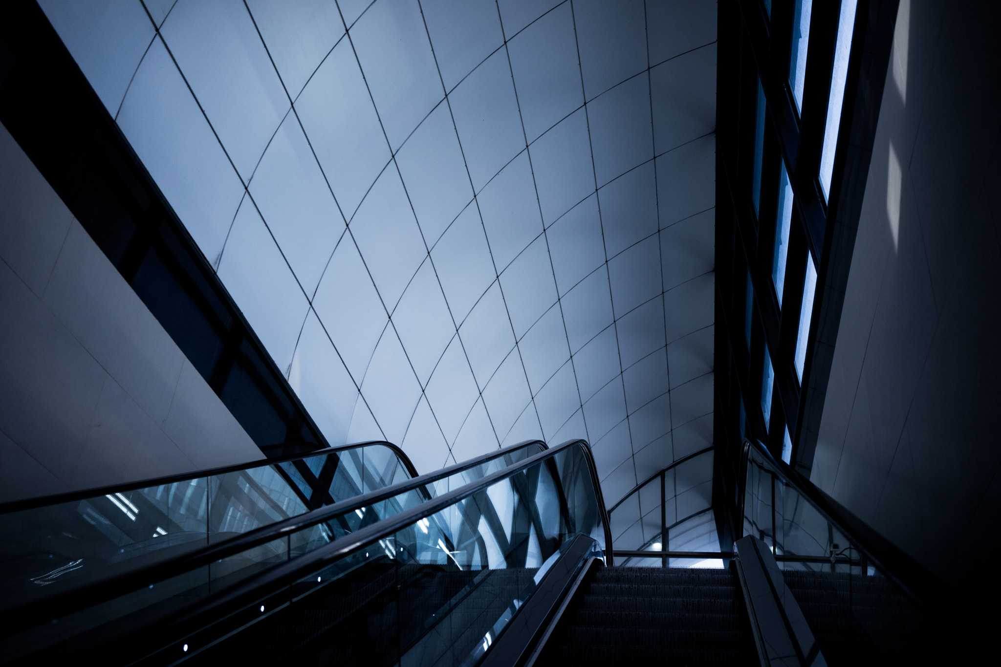 Sony a7 II + Sony Sonnar T* FE 35mm F2.8 ZA sample photo. To the city photography