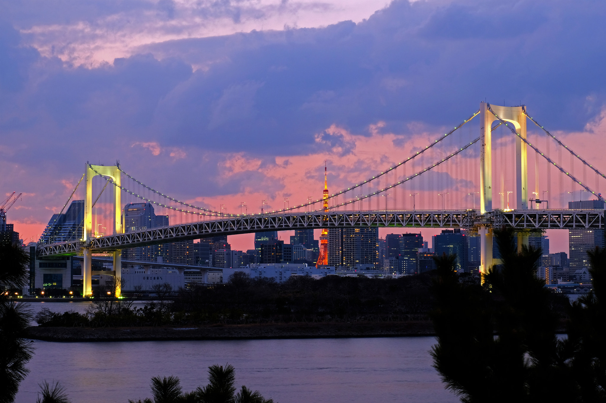 Fujifilm X-T2 + Fujifilm XF 18-135mm F3.5-5.6 R LM OIS WR sample photo. Rainbow bridge photography