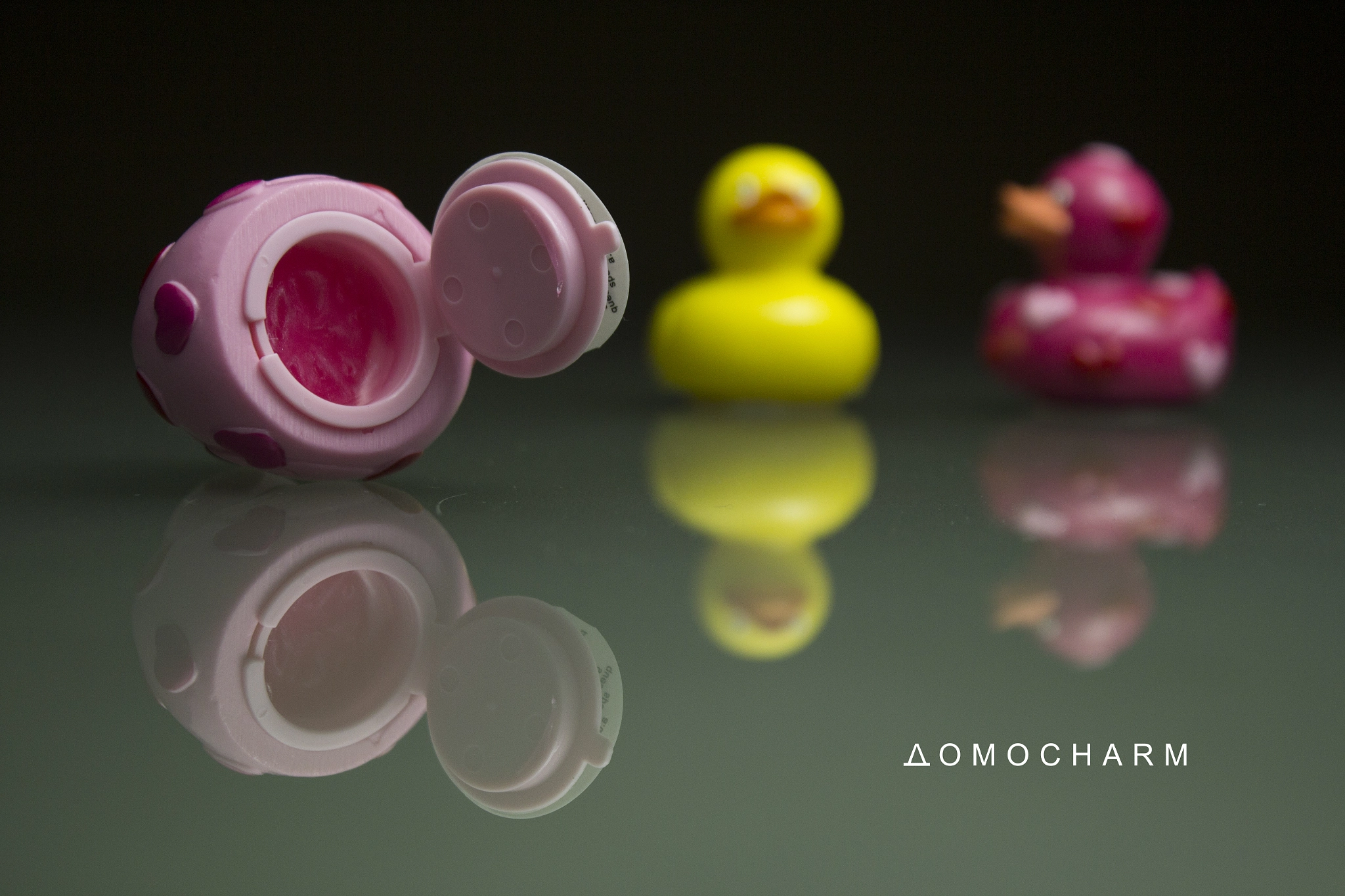 Canon EF-S 18-55mm F3.5-5.6 IS sample photo. Lip stick photography