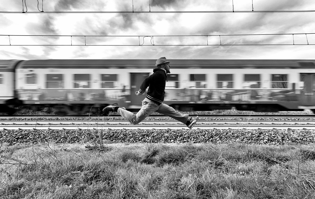 Sigma 10-20mm F4-5.6 EX DC HSM sample photo. Miss the train photography