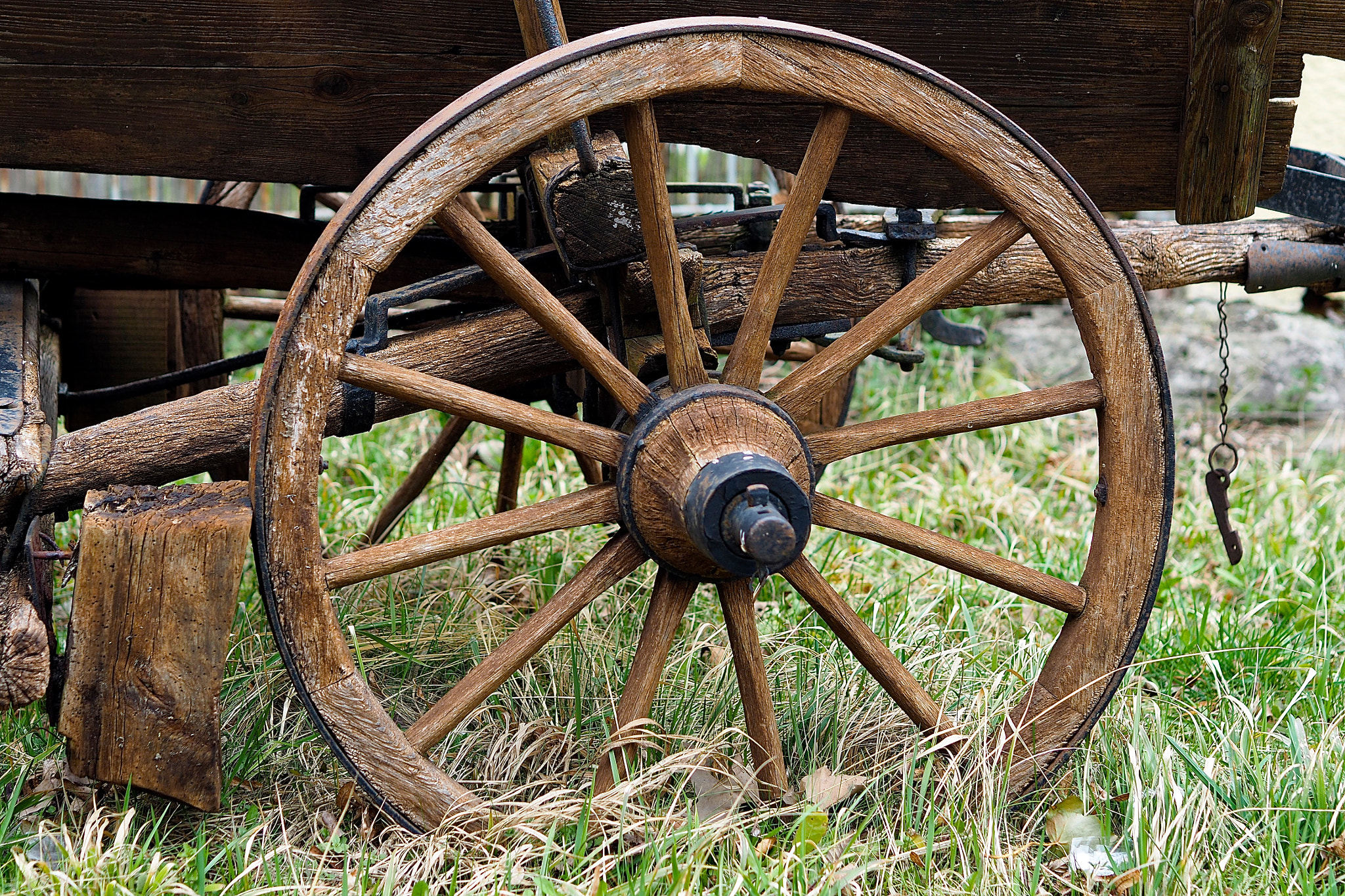 Olympus OM-D E-M5 II + Olympus M.Zuiko Digital 45mm F1.8 sample photo. Wheel of wood photography
