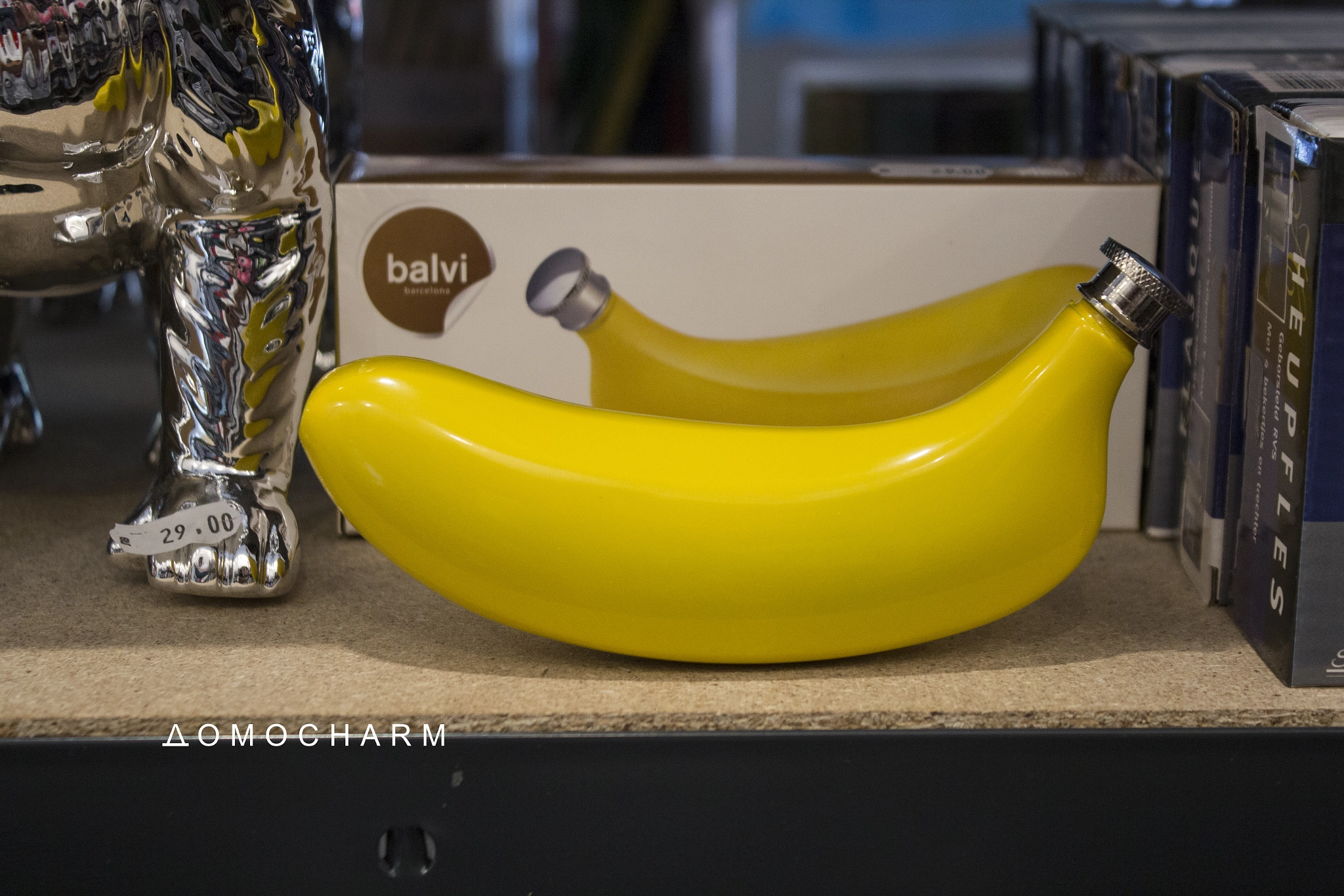 Canon EF-S 18-55mm F3.5-5.6 IS sample photo. Banana to hide alcohool photography