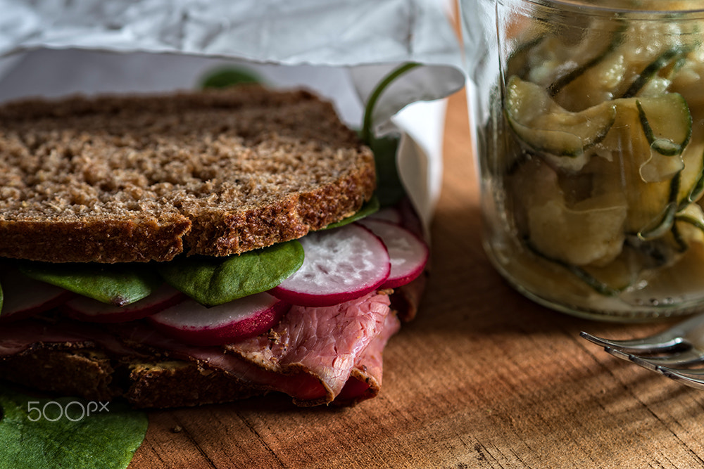Olympus OM-D E-M5 II + Olympus M.Zuiko Digital 45mm F1.8 sample photo. Hearty lunch break photography
