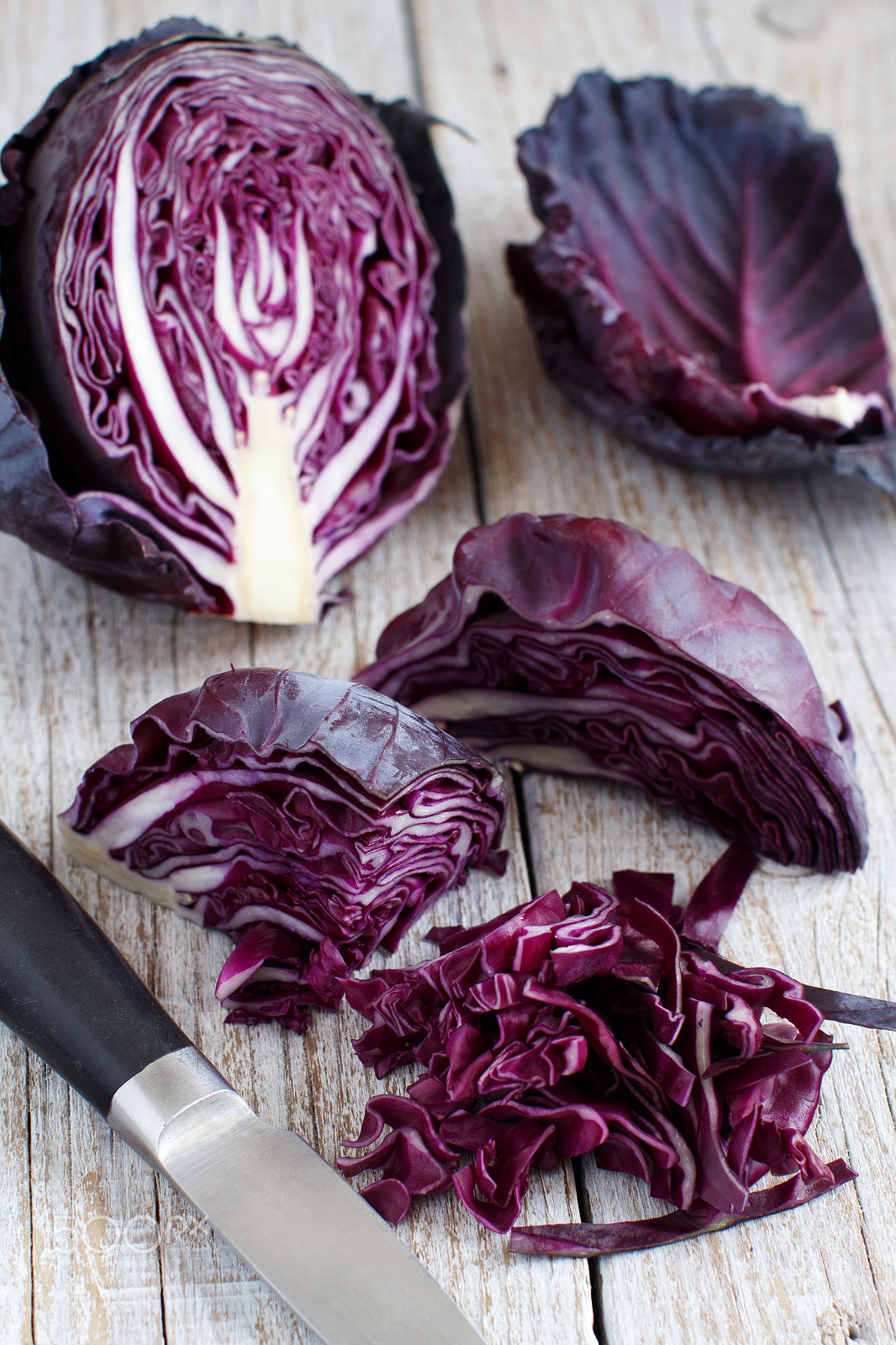 Canon EOS 650D (EOS Rebel T4i / EOS Kiss X6i) + Canon EF 50mm F1.2L USM sample photo. Red cabbage with a knife photography
