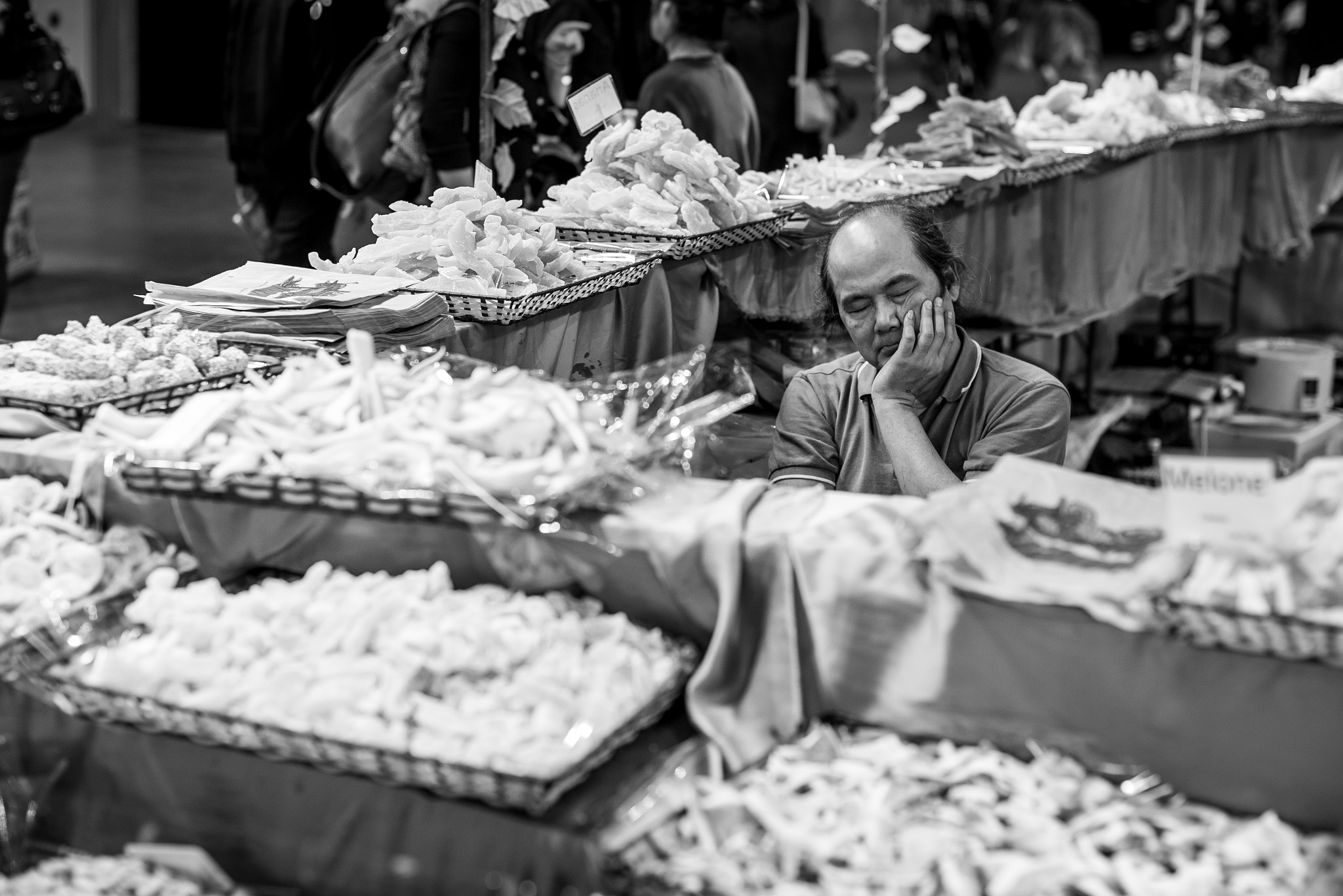 Nikon D600 + Nikon AF-S Nikkor 50mm F1.4G sample photo. Tired vendor photography