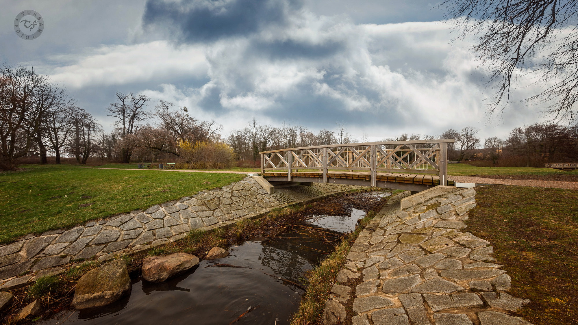 Canon EOS 5D Mark IV + Canon EF 11-24mm F4L USM sample photo. Colorful bridge in park photography