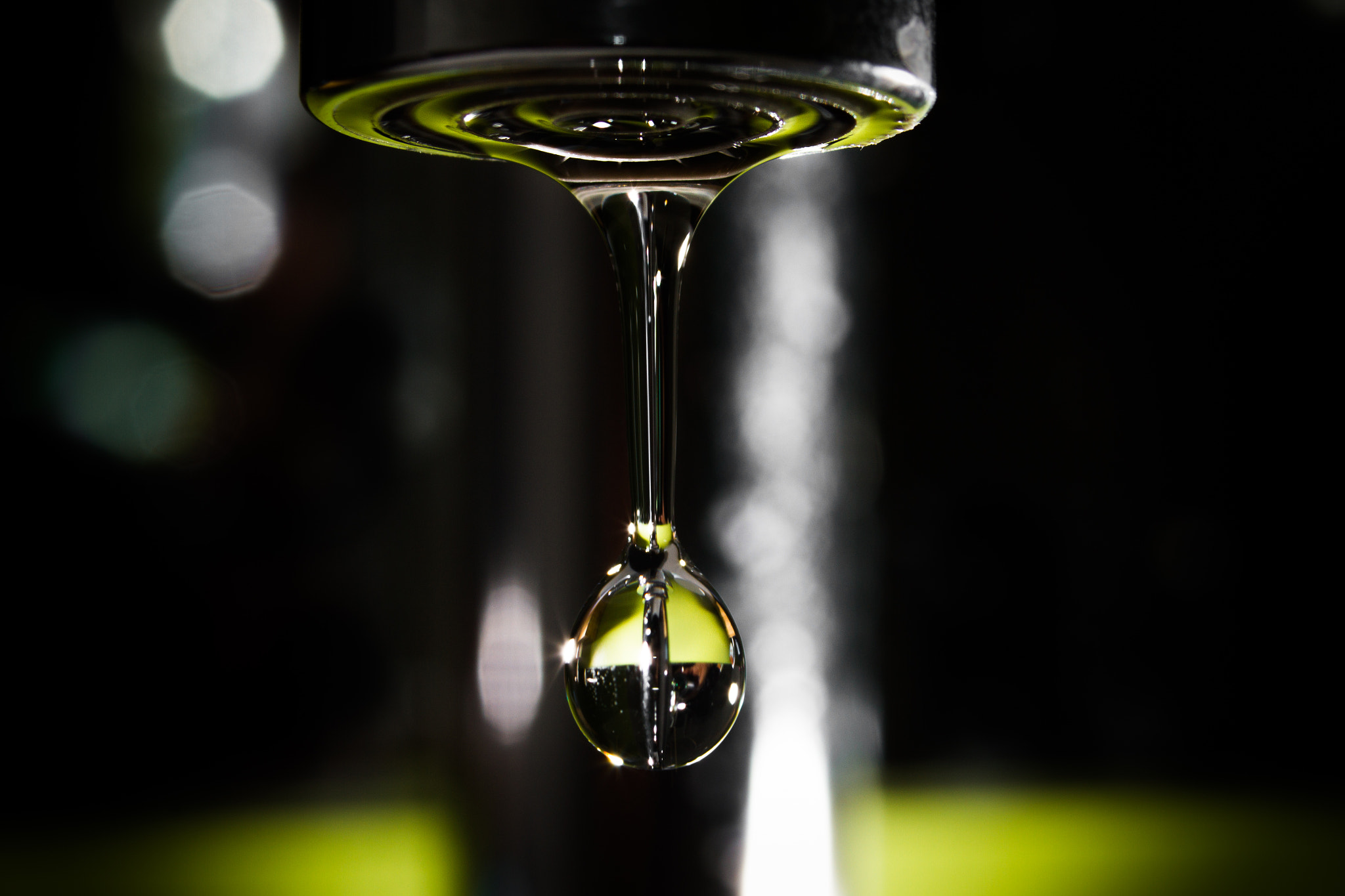 Canon EOS 7D + Canon EF 70-200mm F4L IS USM sample photo. Water drop photography