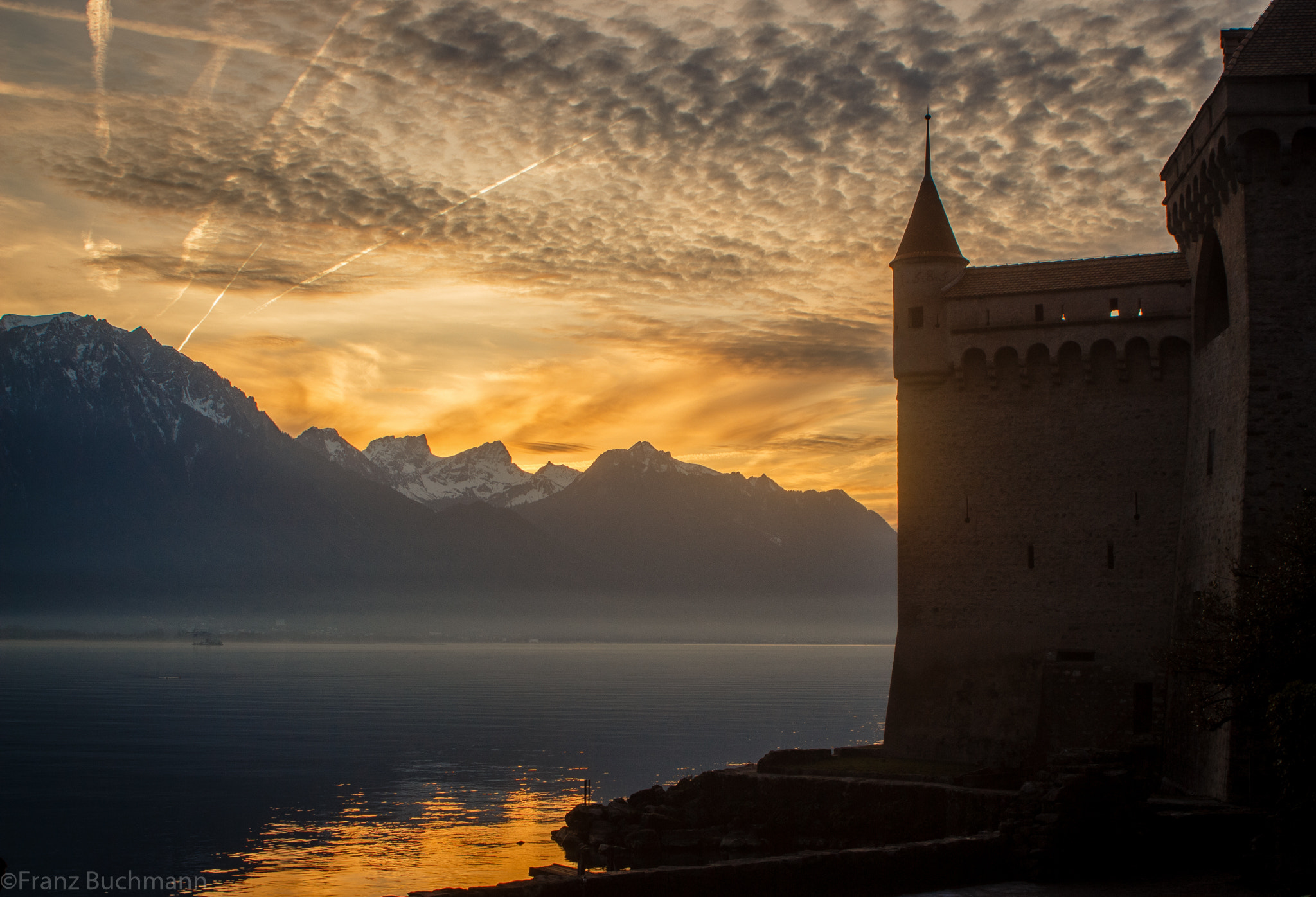 Canon EF 28-80mm f/3.5-5.6 USM sample photo. Watching the evening sky at chateau de chillon photography