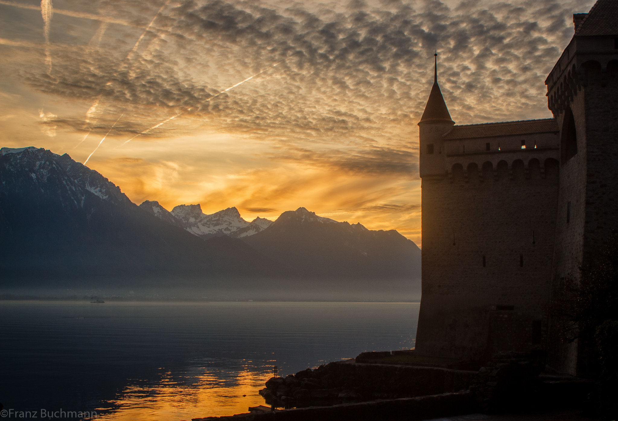 Canon EOS 700D (EOS Rebel T5i / EOS Kiss X7i) + Canon EF 28-80mm f/3.5-5.6 USM sample photo. Watching the evening sky at chateau de chillon photography