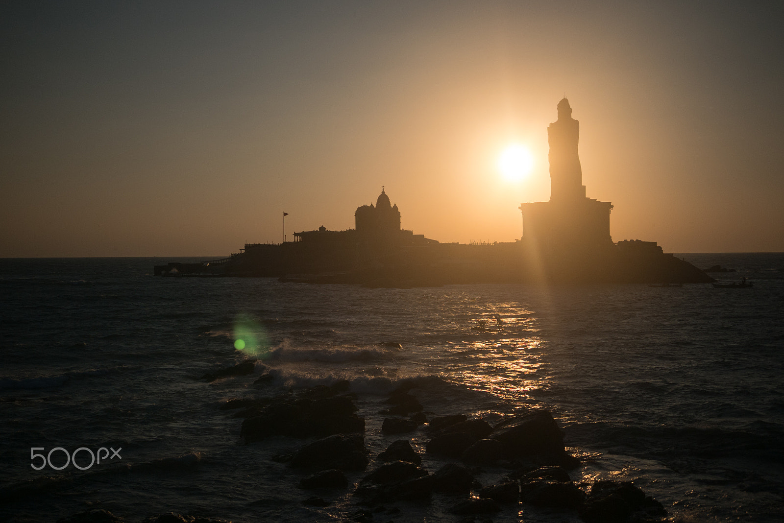 Panasonic Lumix DMC-GX85 (Lumix DMC-GX80 / Lumix DMC-GX7 Mark II) + Panasonic Leica DG Summilux 25mm F1.4 II ASPH sample photo. Sunrise above the sea kanyakumari comorin cape photography