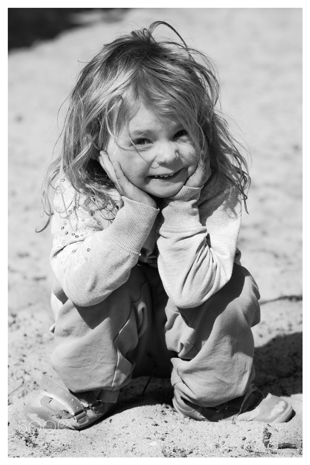Pentax smc D-FA 100mm F2.8 Macro WR sample photo. Neglected girl photography