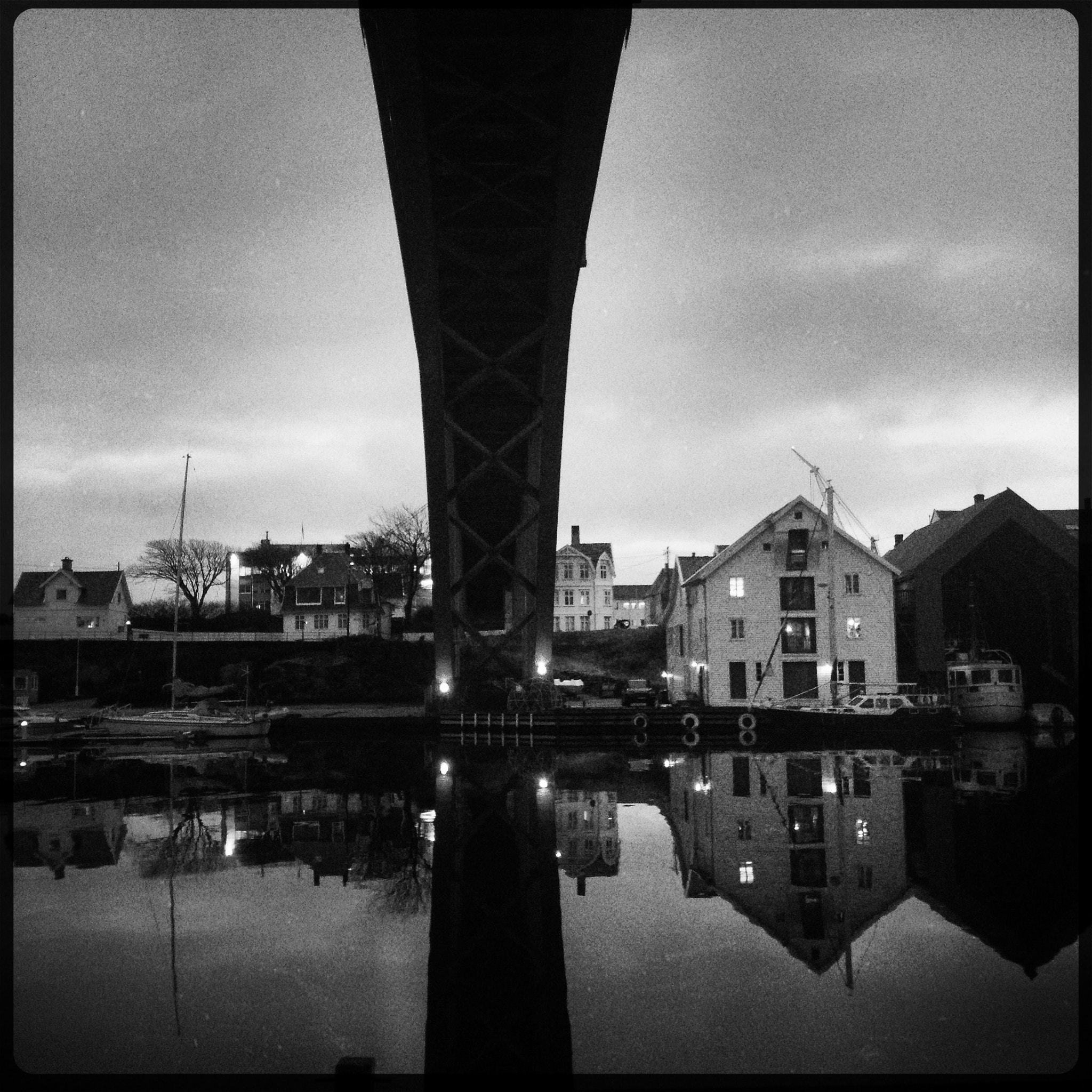 Hipstamatic 333 sample photo. Bridge photography