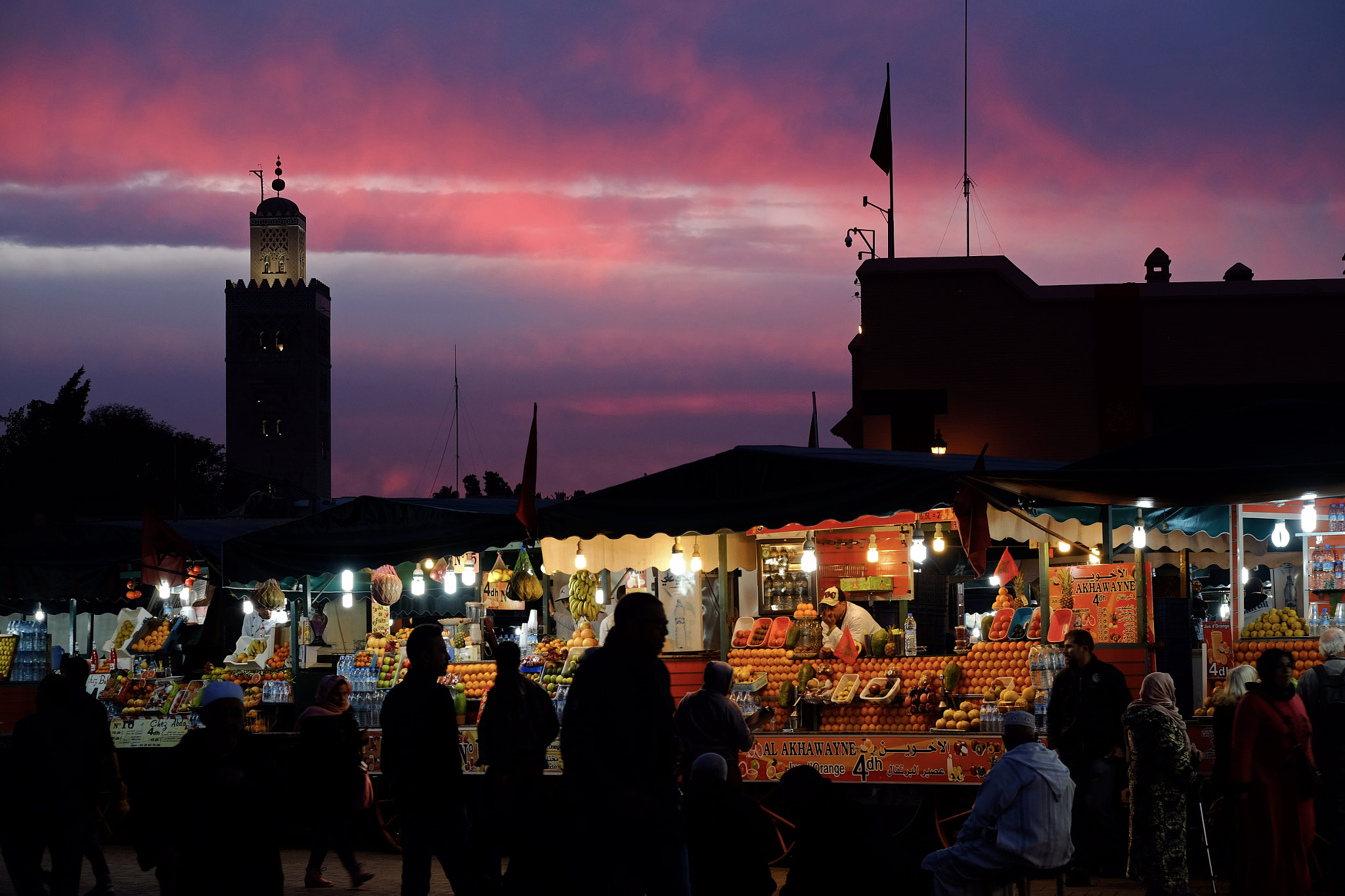 Fujifilm X-E2 + Fujifilm XF 55-200mm F3.5-4.8 R LM OIS sample photo. Sunset in yamaa el fna photography