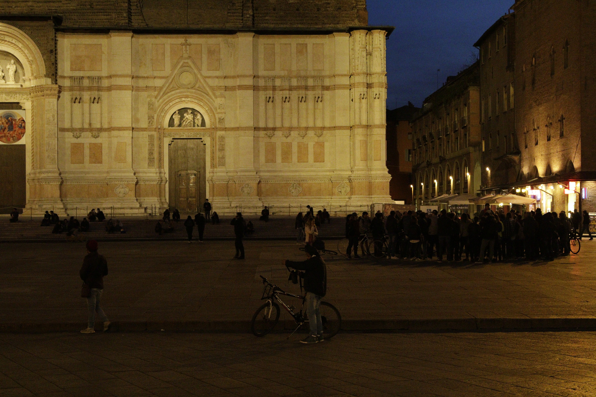 Canon EF 24-105mm F4L IS USM sample photo. Piazza - square photography