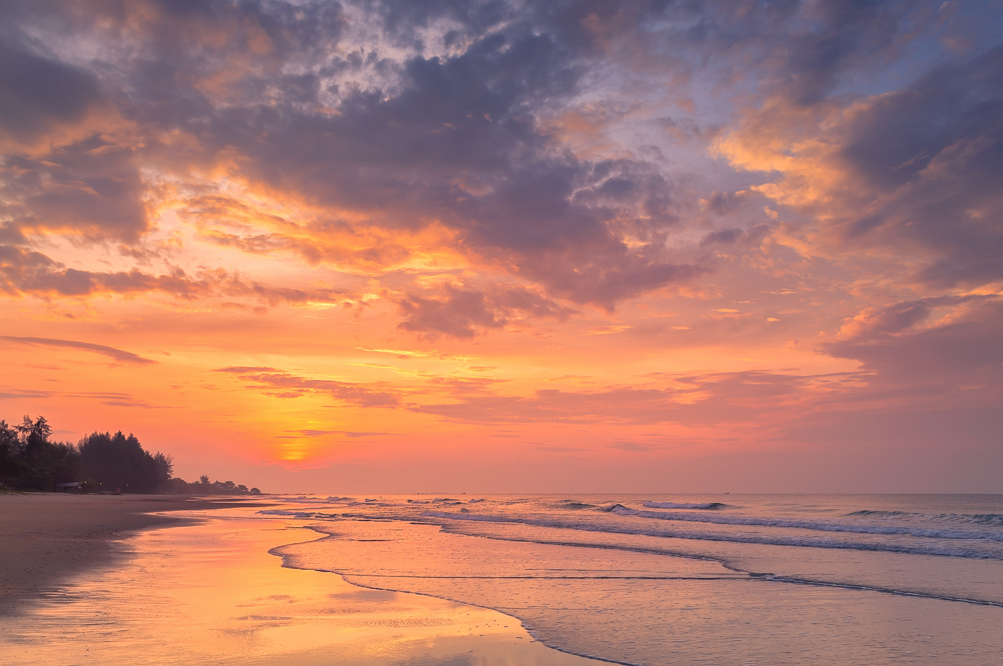 Nikon D300 sample photo. Dramatic sunrise over the sea at rayong beach photography