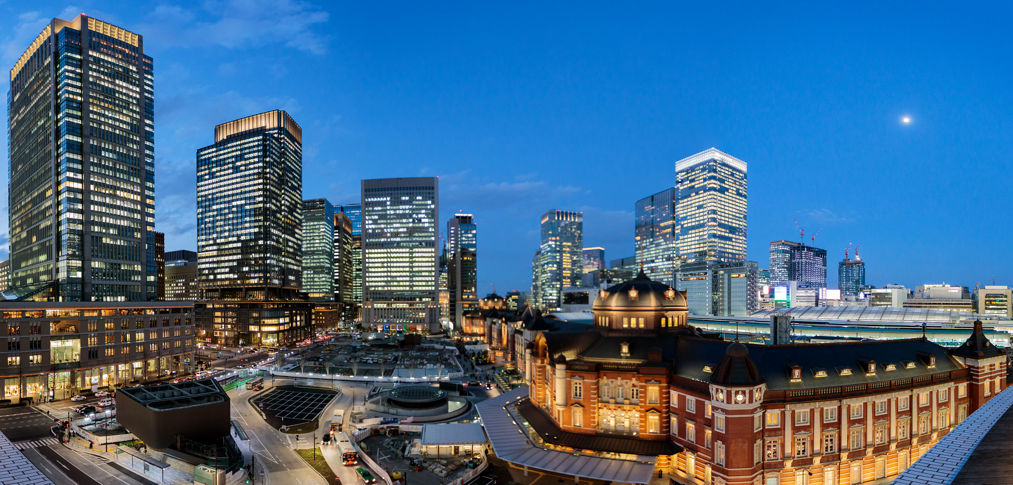 Canon EF 17-40mm F4L USM sample photo. Tokyo station photography