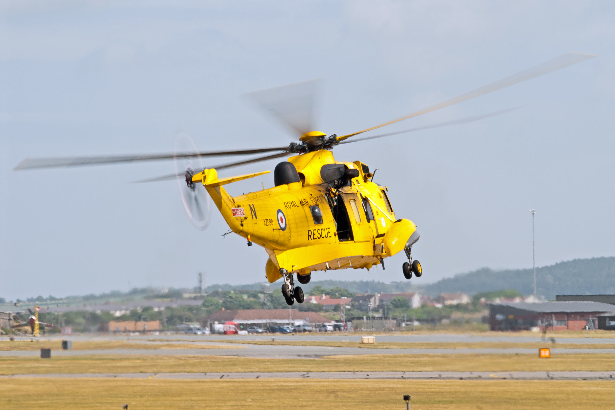 Nikon D200 + Sigma 70-300mm F4-5.6 DG OS sample photo. Westland seaking (sar), xz598 photography