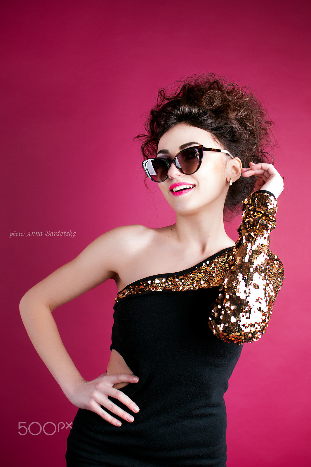 Nikon D300 + Nikon AF-S DX Nikkor 35mm F1.8G sample photo. Girl in cool sun glasses photography