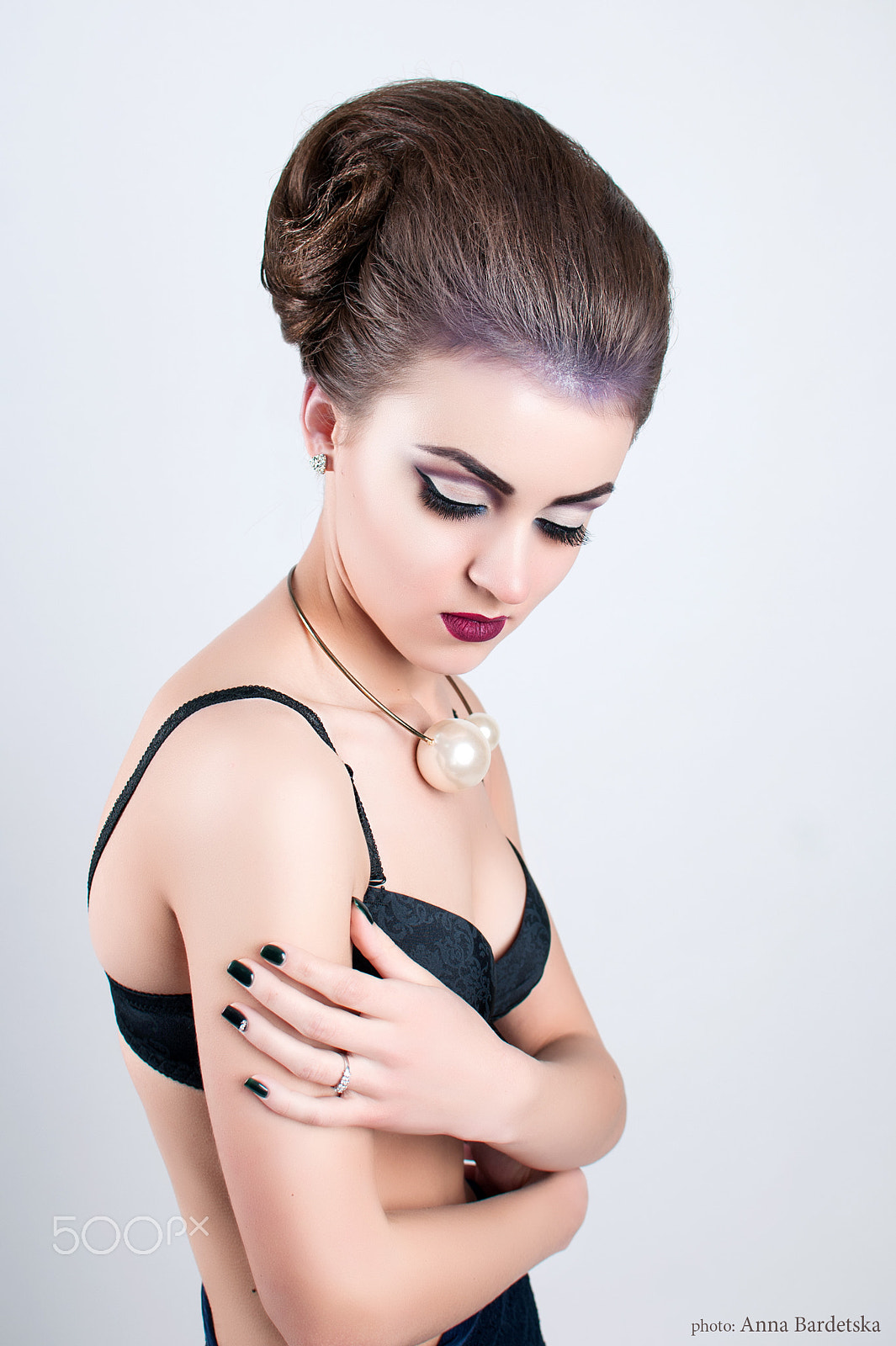 Nikon D300 + Nikon AF-S DX Nikkor 35mm F1.8G sample photo. Purple snail-shape hair photography