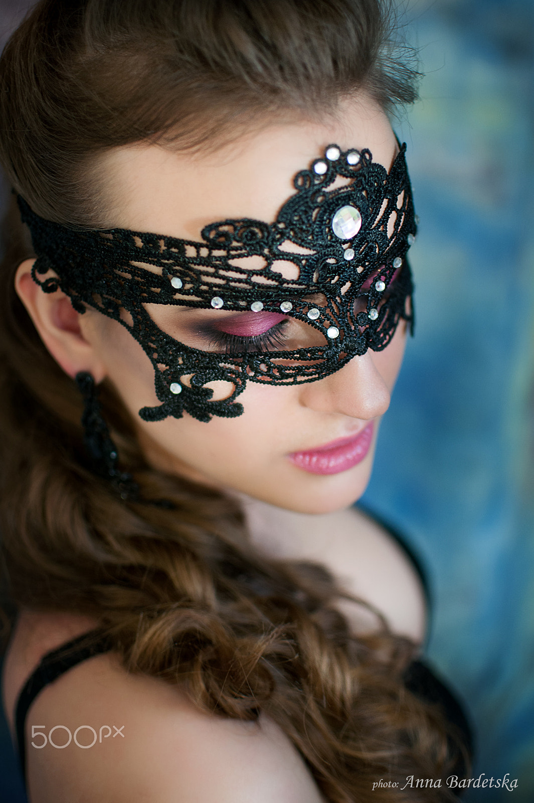 Nikon D300 + Nikon AF-S DX Nikkor 35mm F1.8G sample photo. Carnival mask on beautiful young girl photography